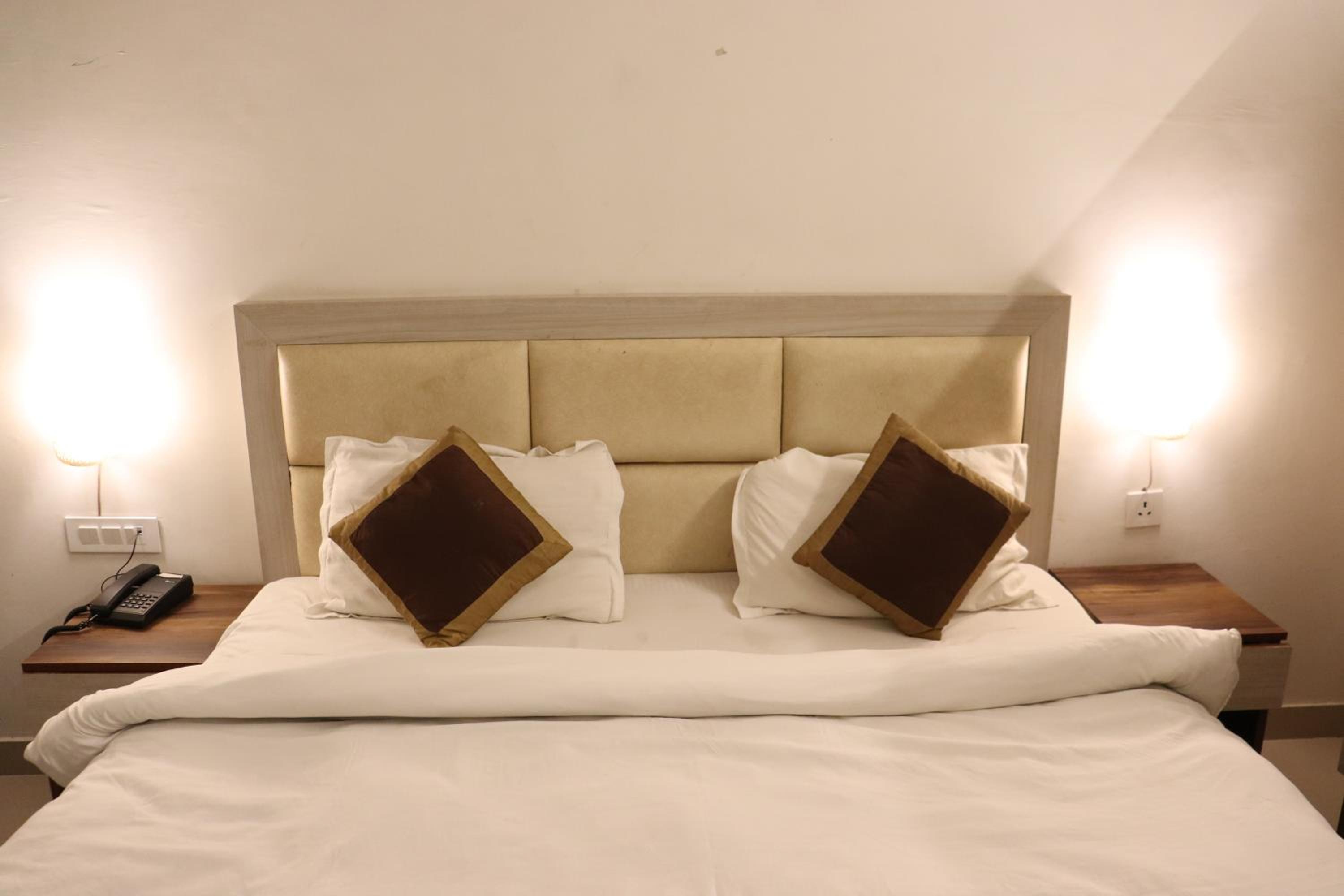 Standard King Room - Photo 1