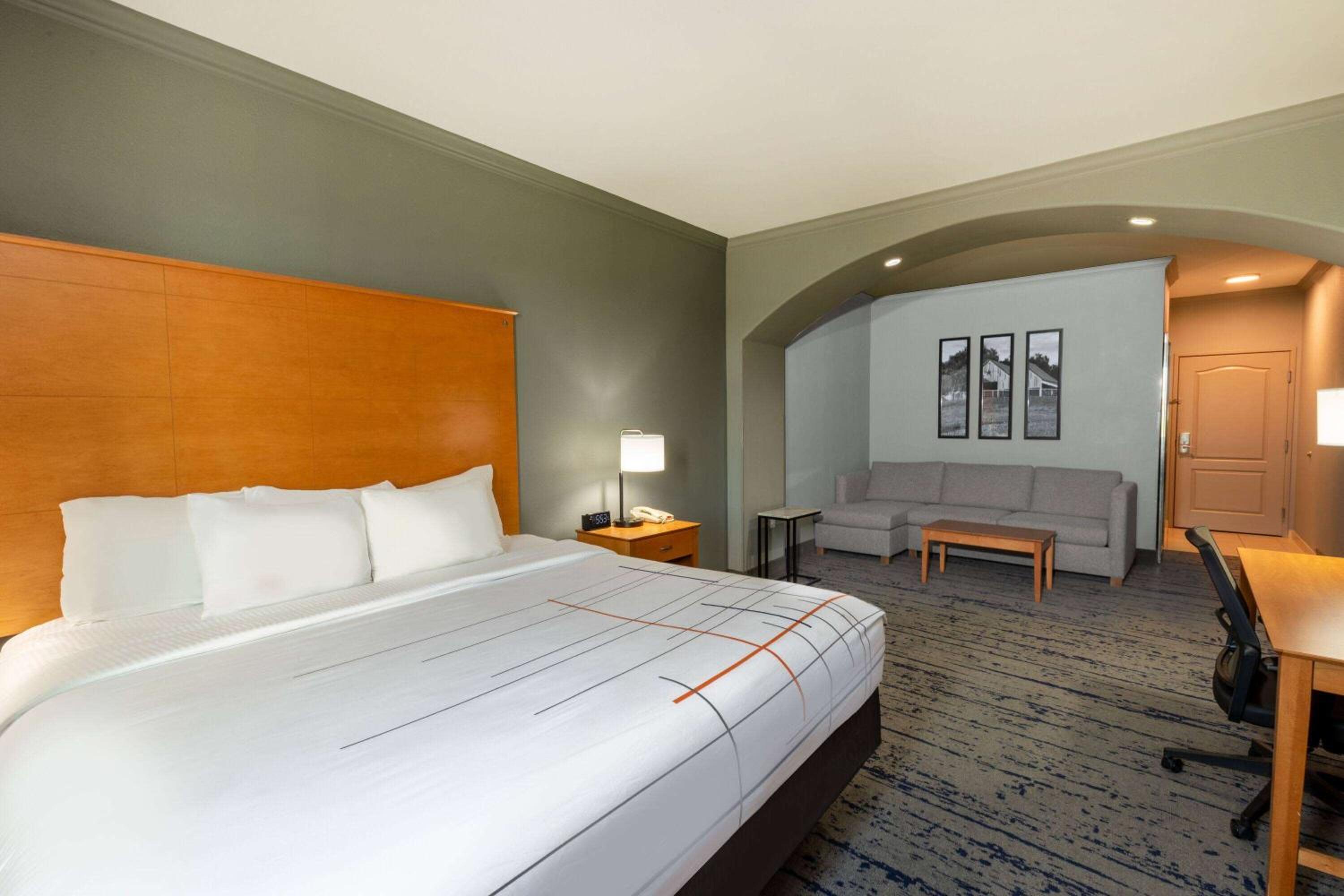 Superior King Room - Non-Smoking - Photo 1