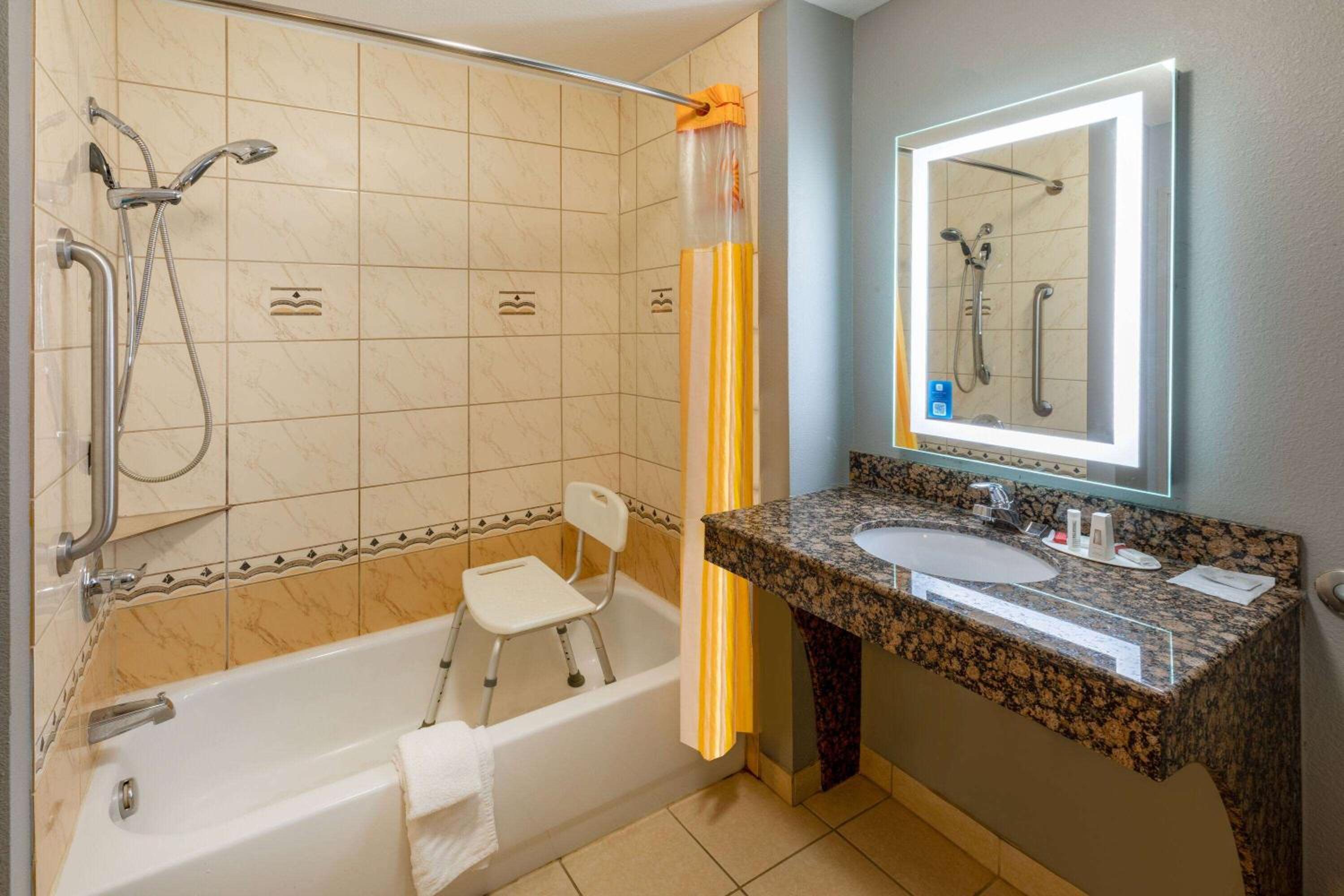 King Room - Mobility Access/Non-Smoking - Photo 2