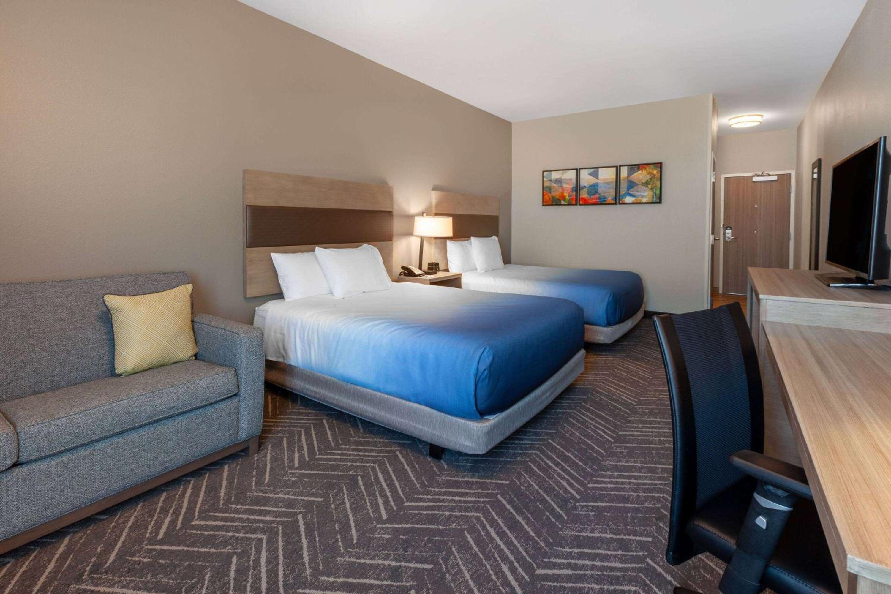 Queen Room with Two Queen Beds - Mobility Access/Non-Smoking photo 1