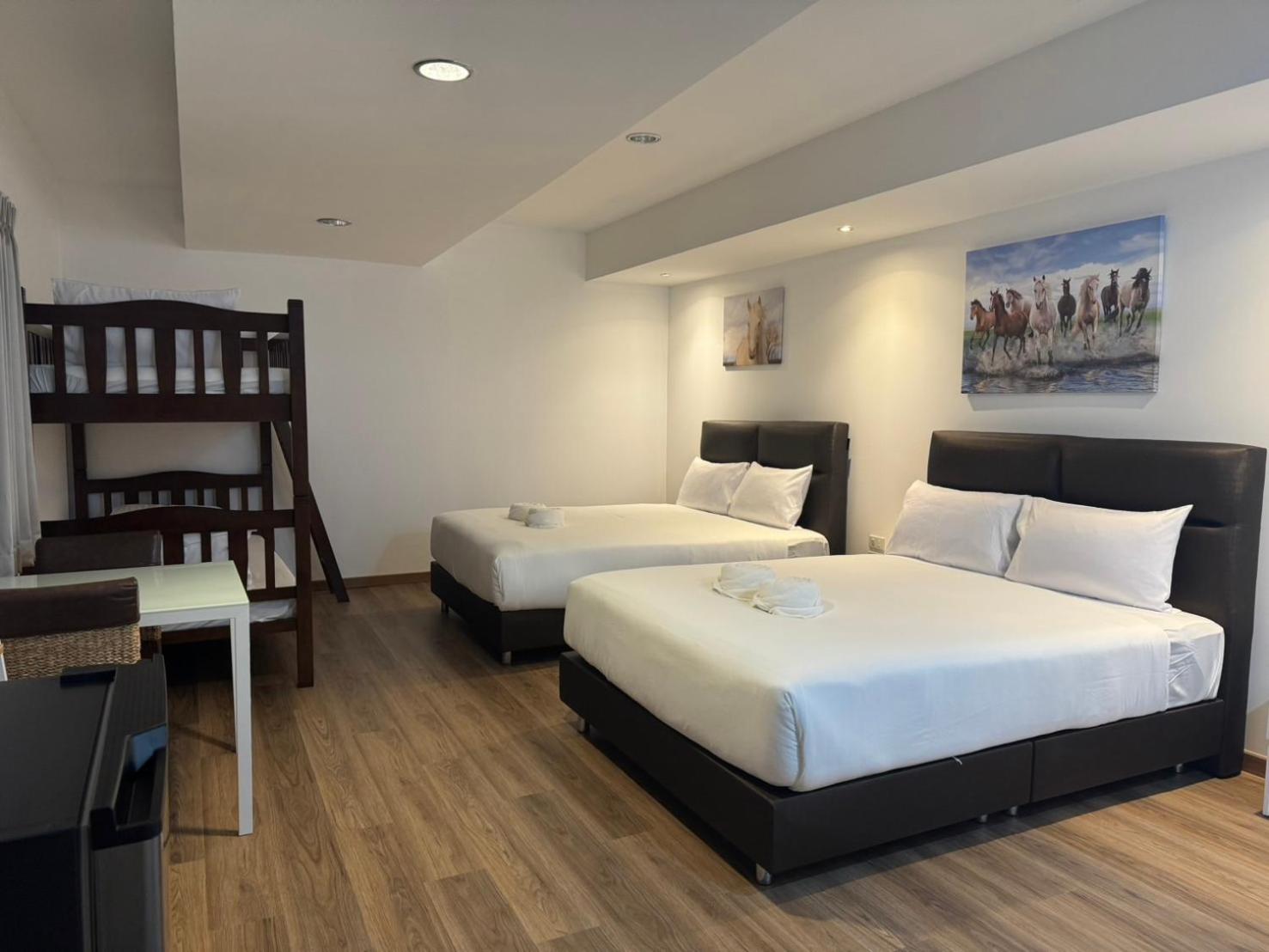 Deluxe Family Suite photo 1