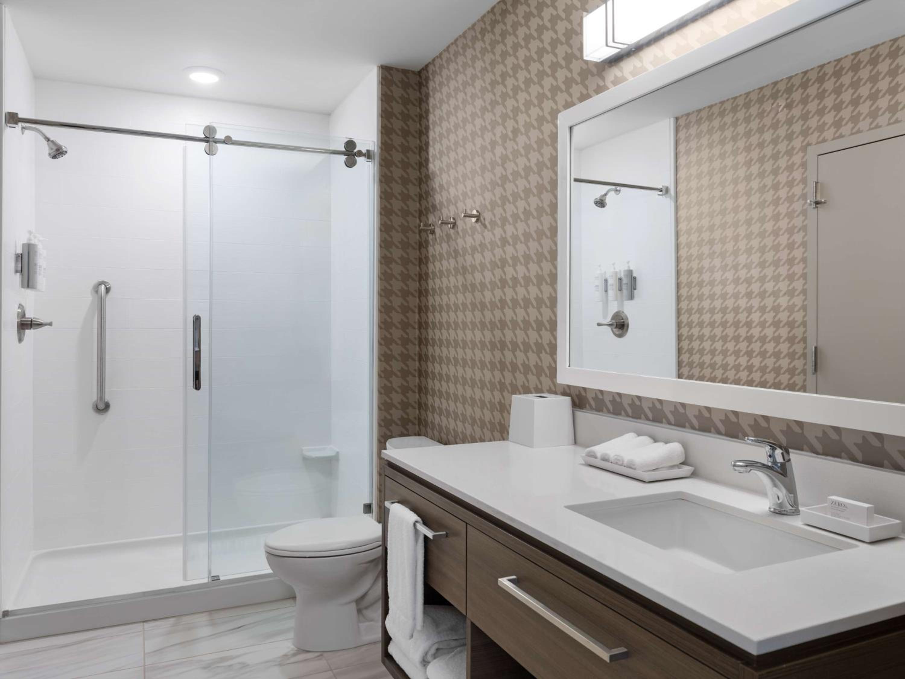 King Studio Suite - Photo 8