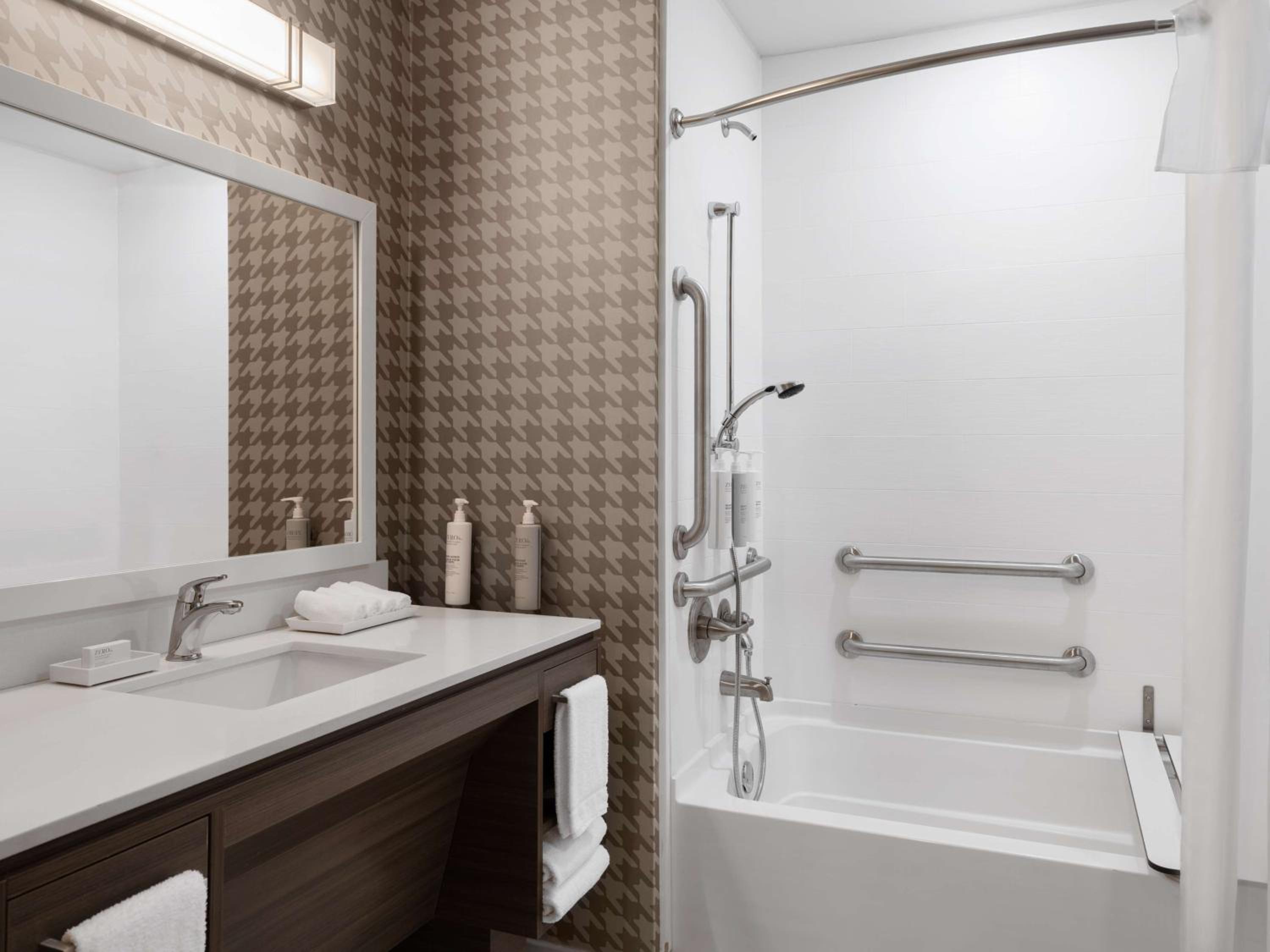 Studio Suite with Two Queen Beds and Tub - Mobility Access - Photo 3