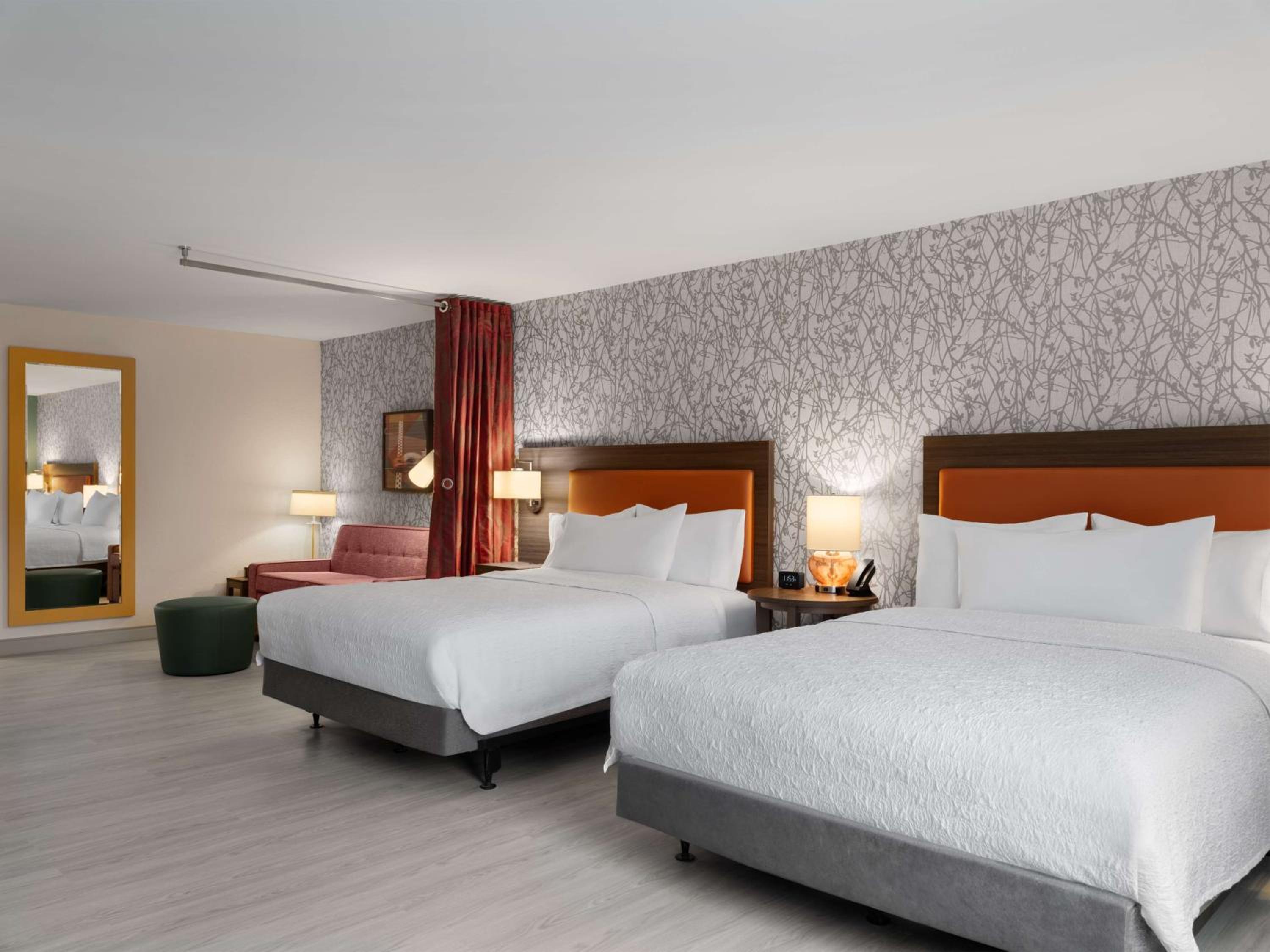 Studio Suite with Two Queen Beds and Tub - Mobility Access - Photo 7