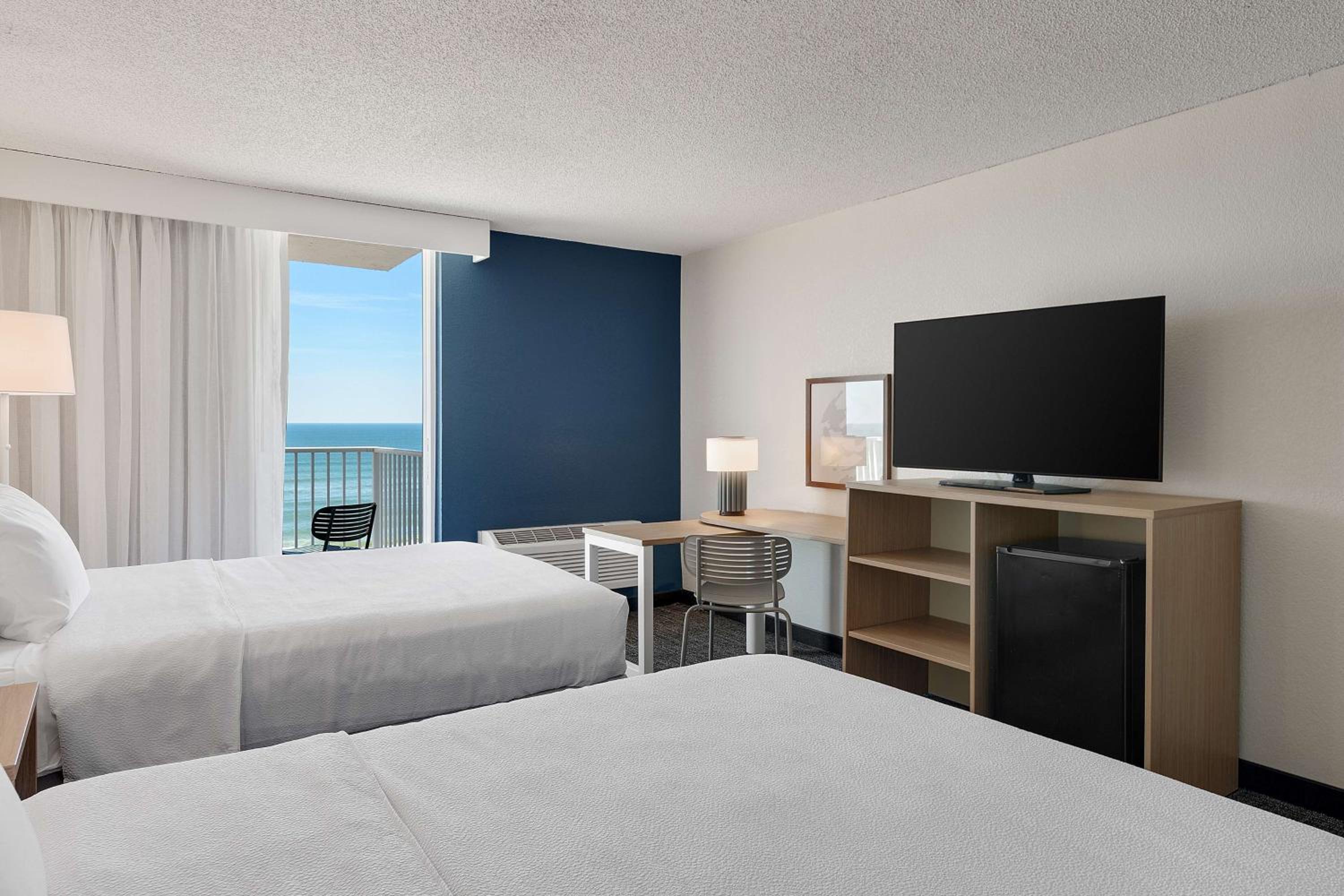 Queen Room with Two Queen Beds - Photo 10
