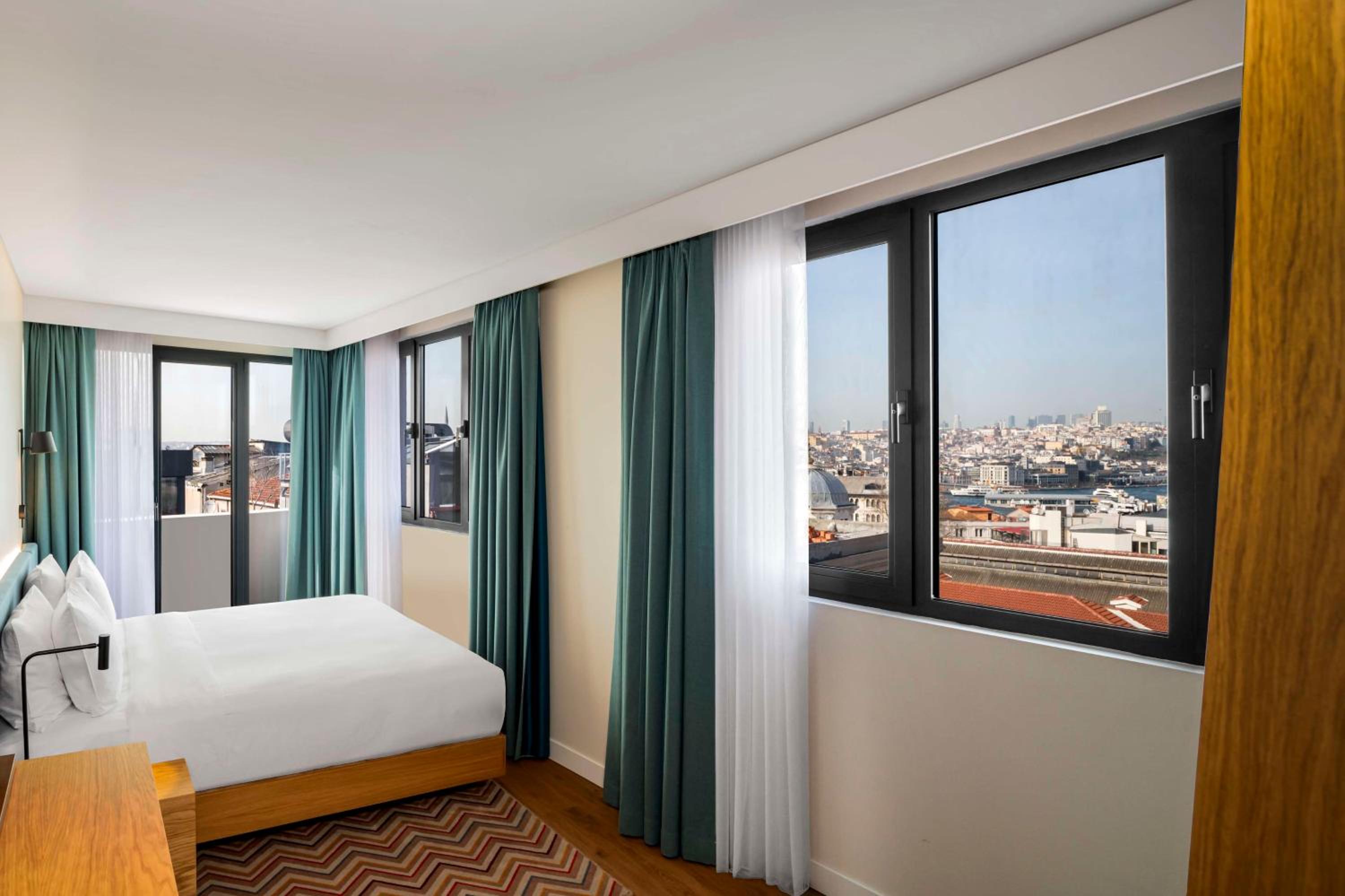 King Room - Non-Smoking photo 1