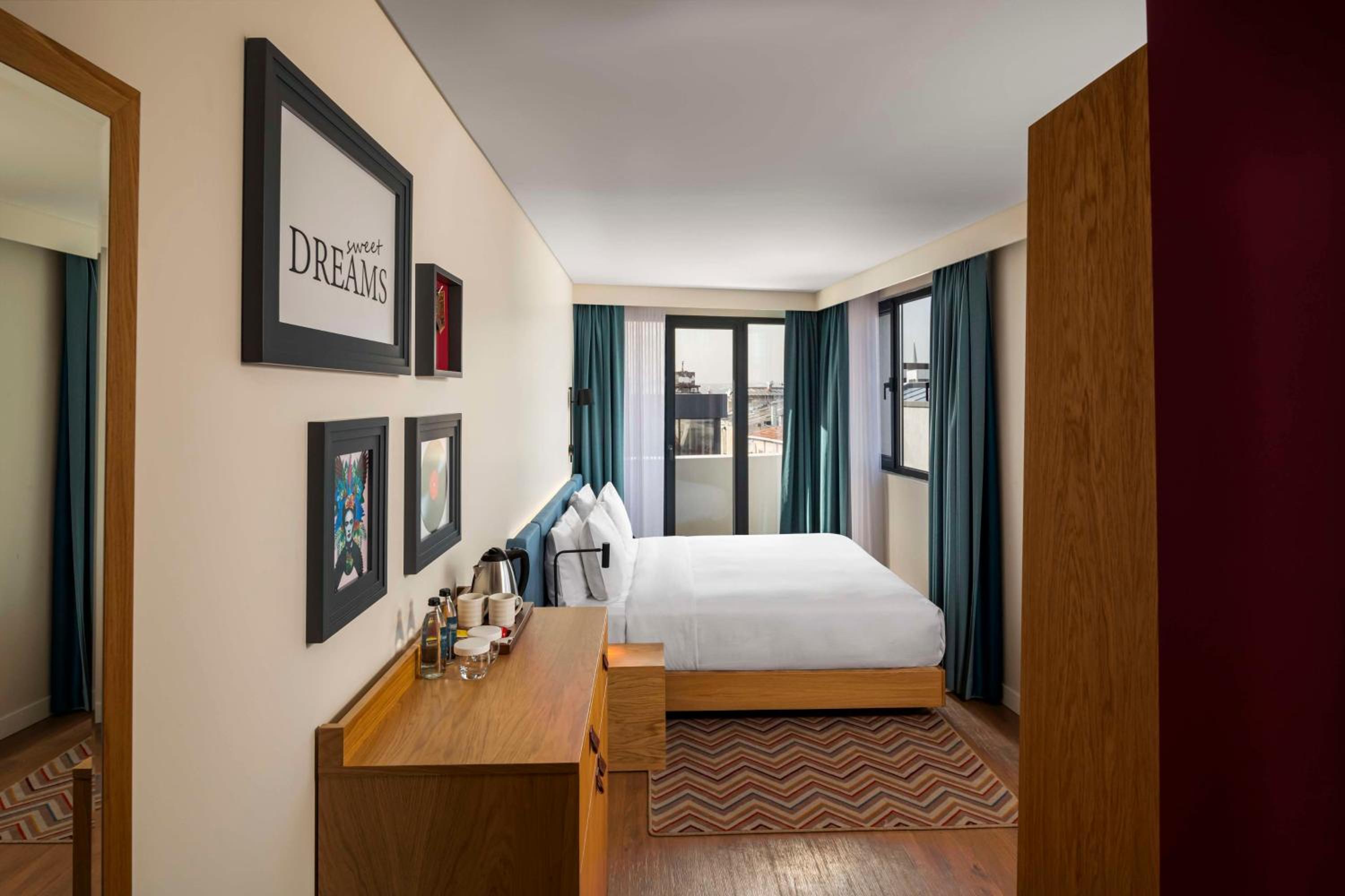 King Room - Non-Smoking photo 3
