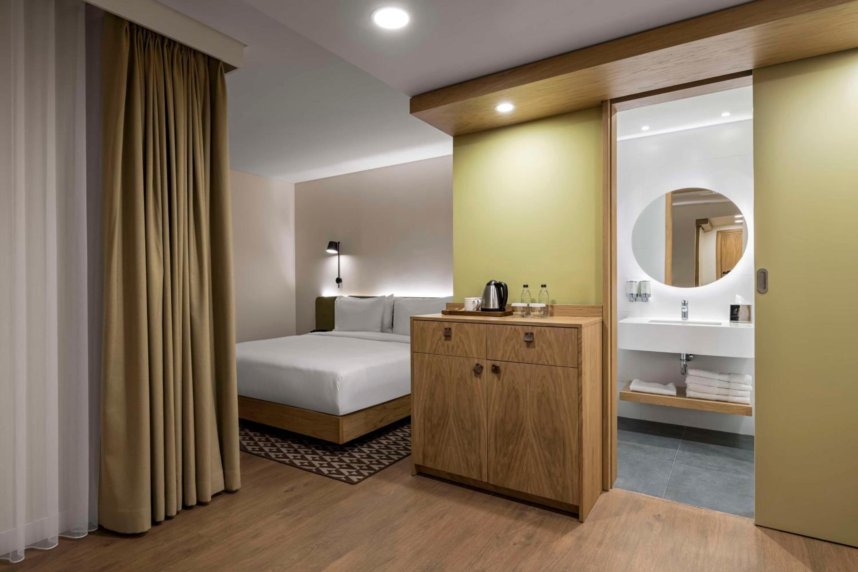 Superior King Room - Non-Smoking photo 1