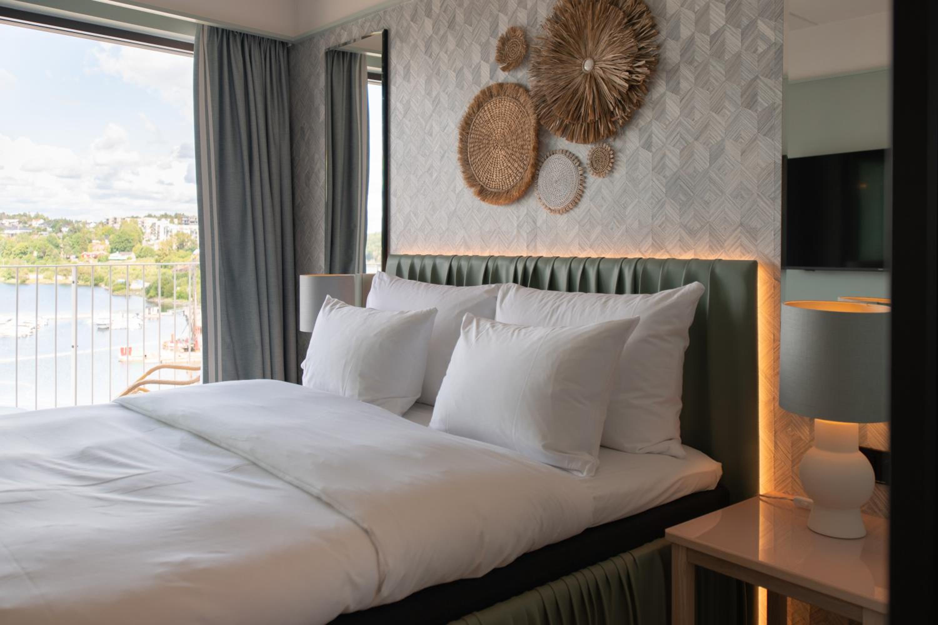 Deluxe Double Room with Balcony and Sea View