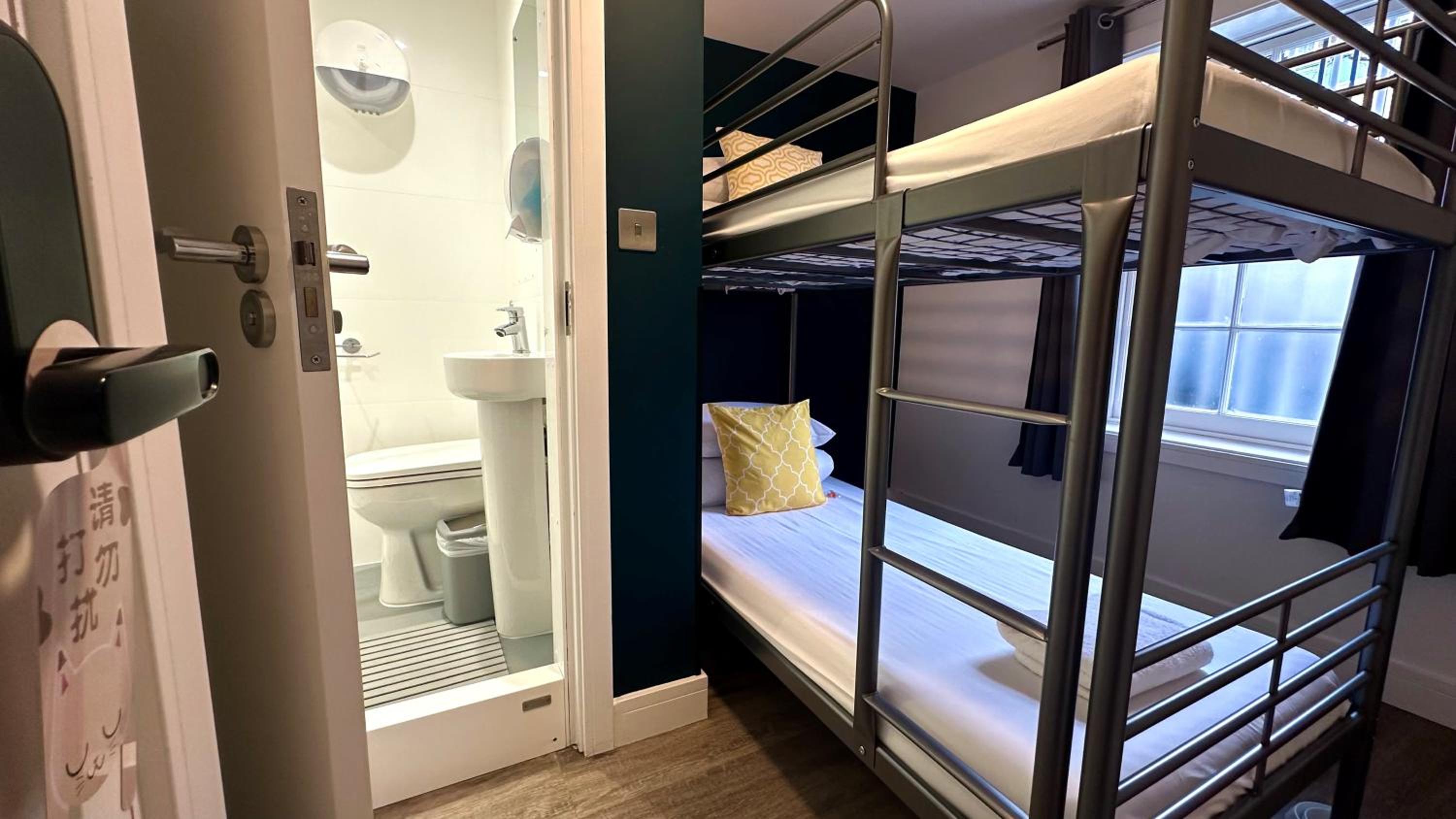 Budget Twin Room photo 2