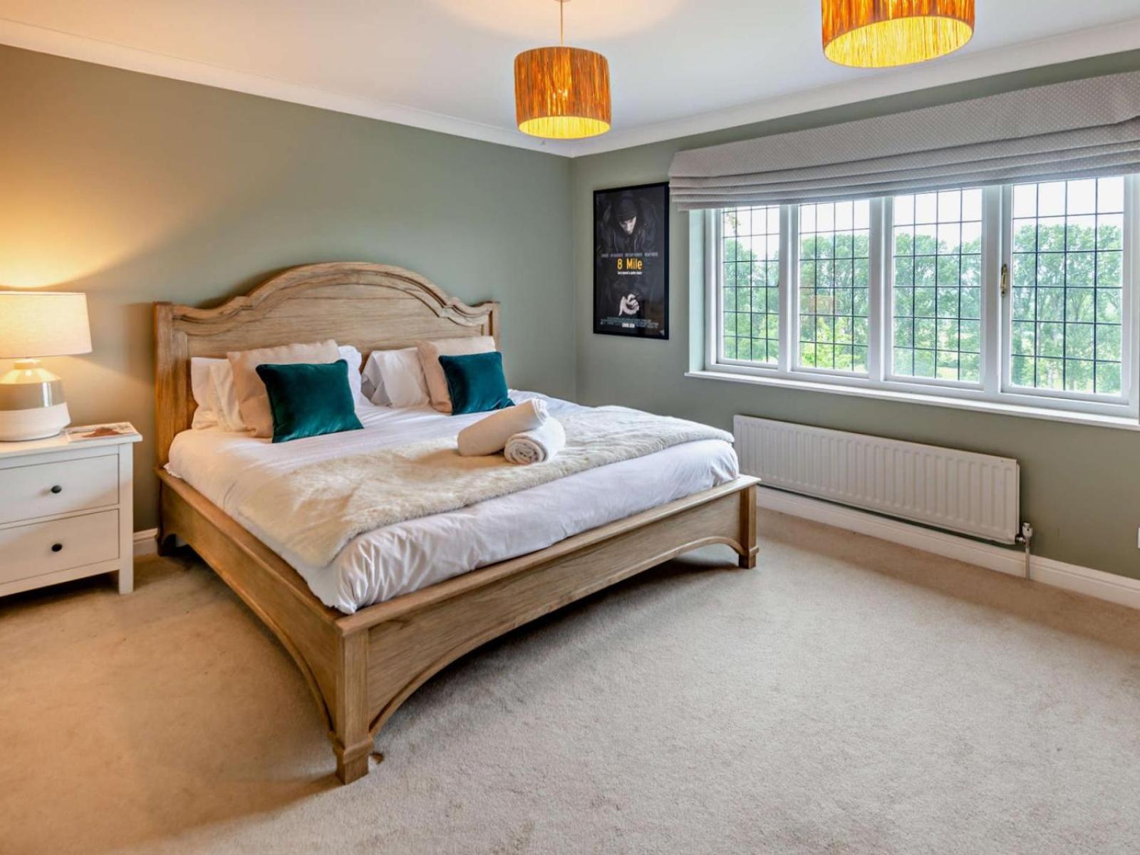 Five-Bedroom House photo 1
