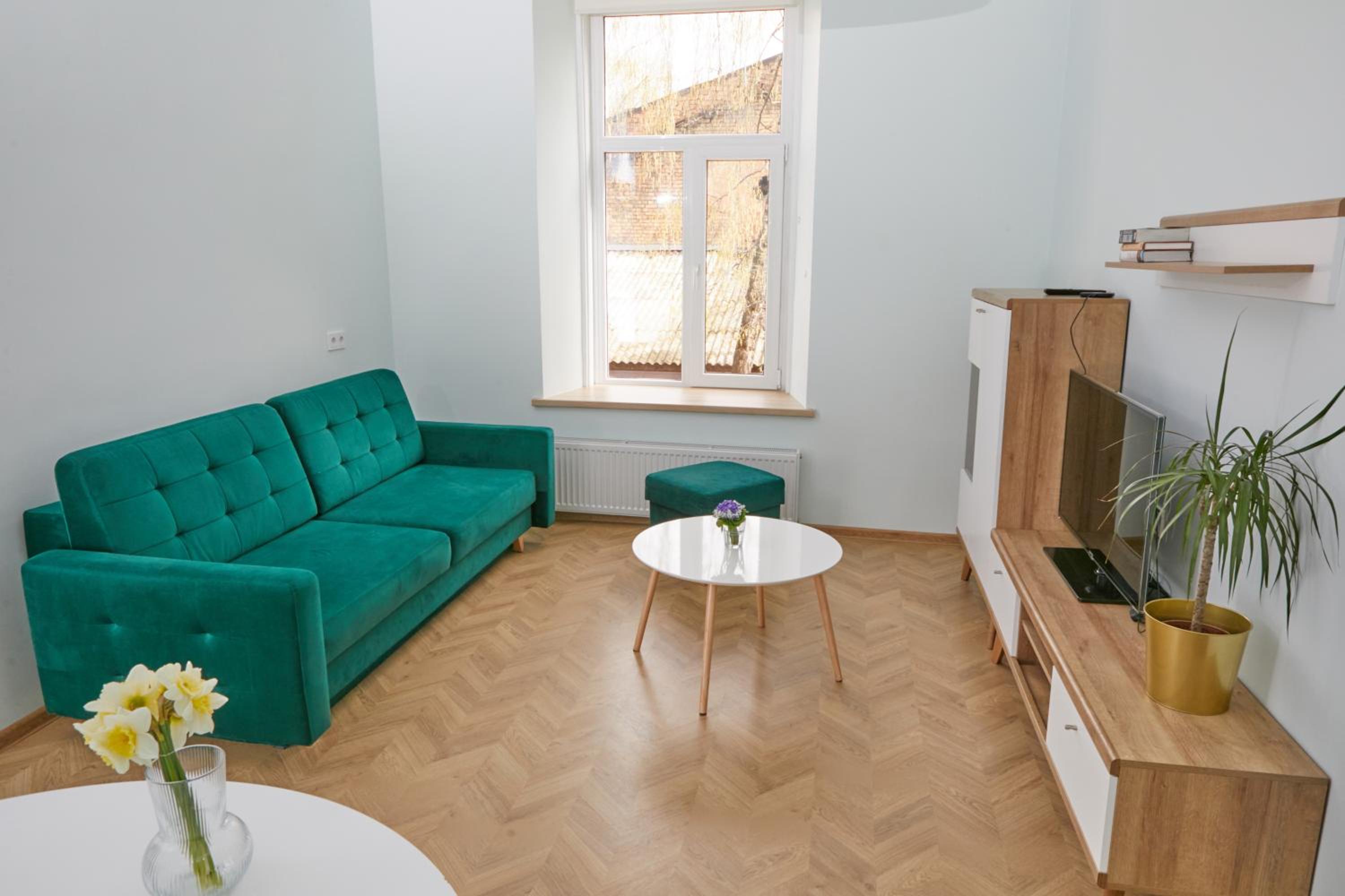 One-Bedroom Apartment - Photo 1