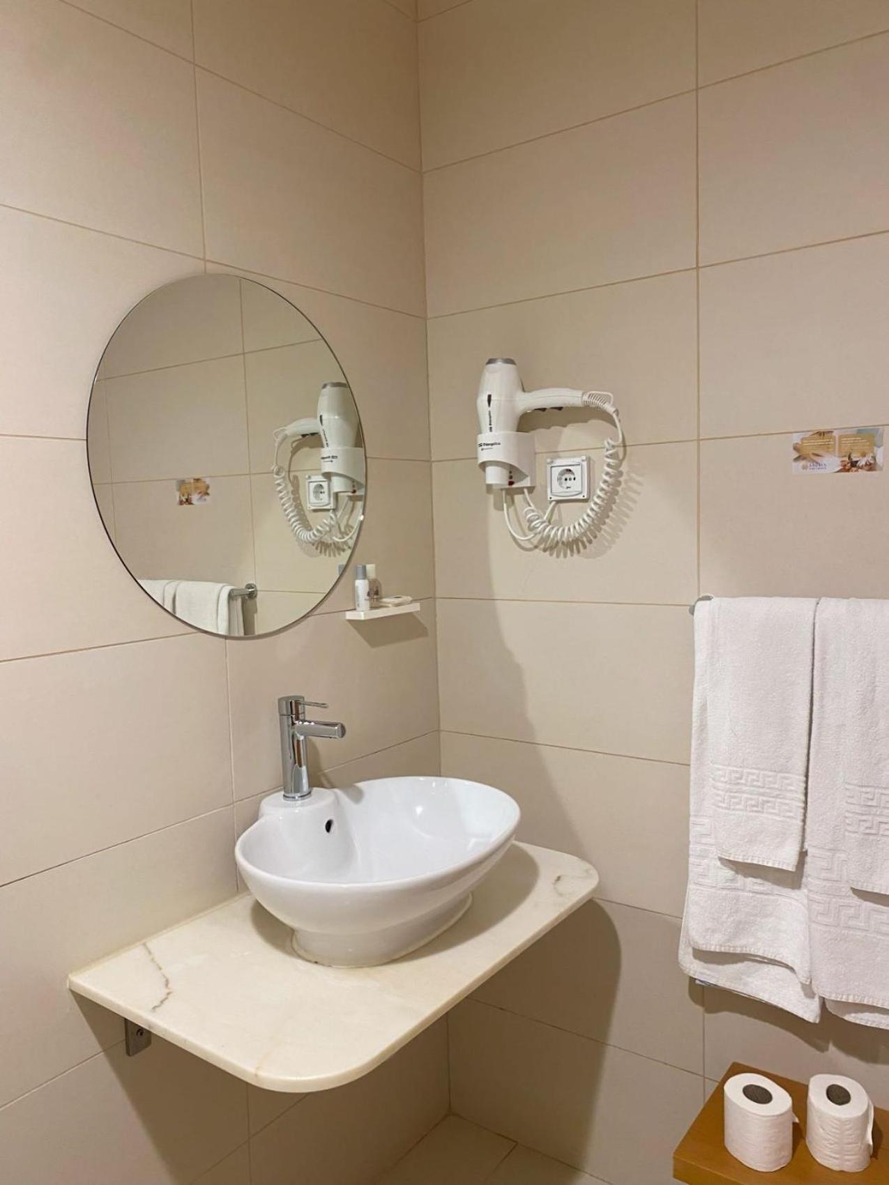 Double Room - Photo 4