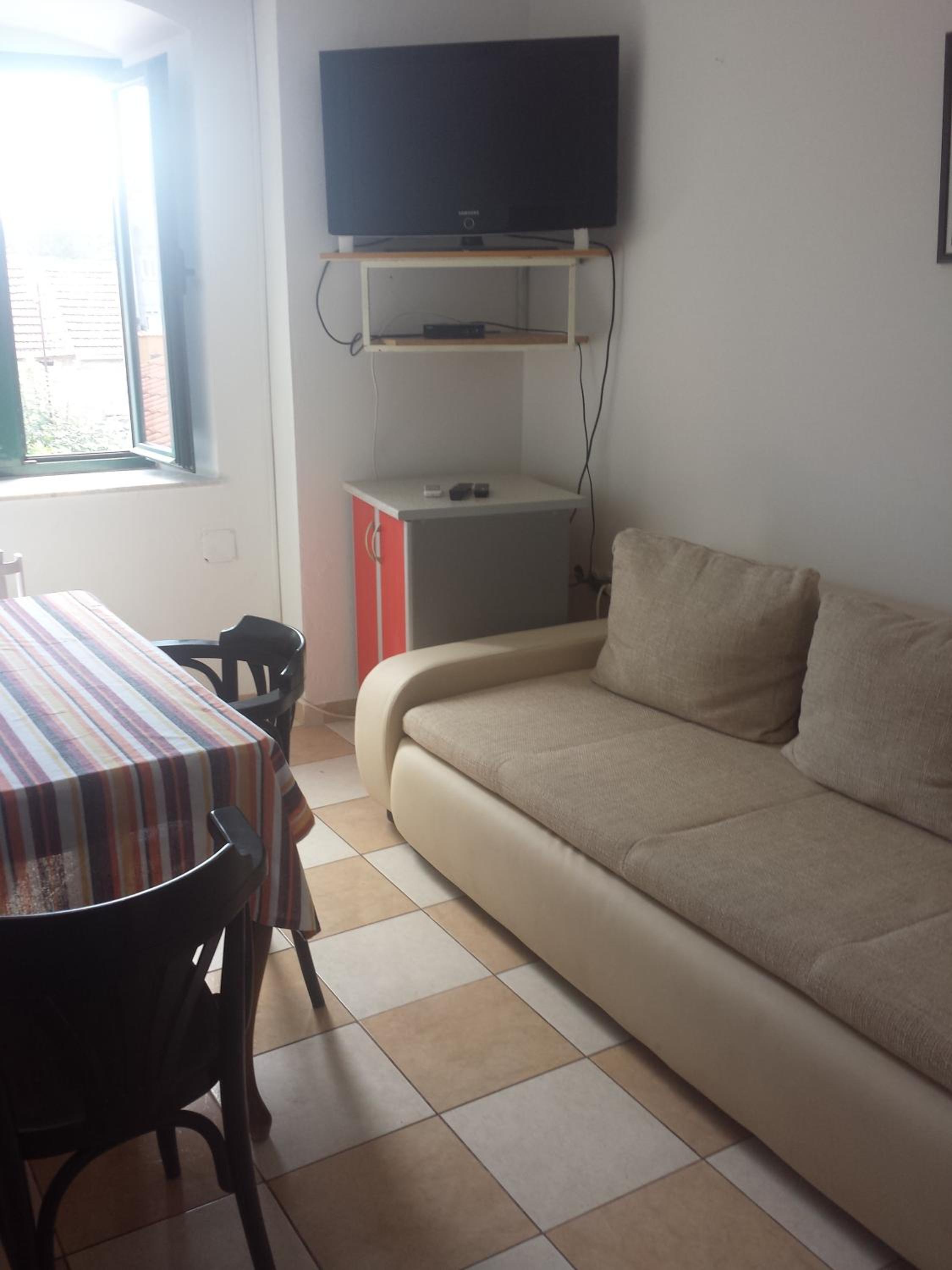 Apartment with Balcony - Photo 14