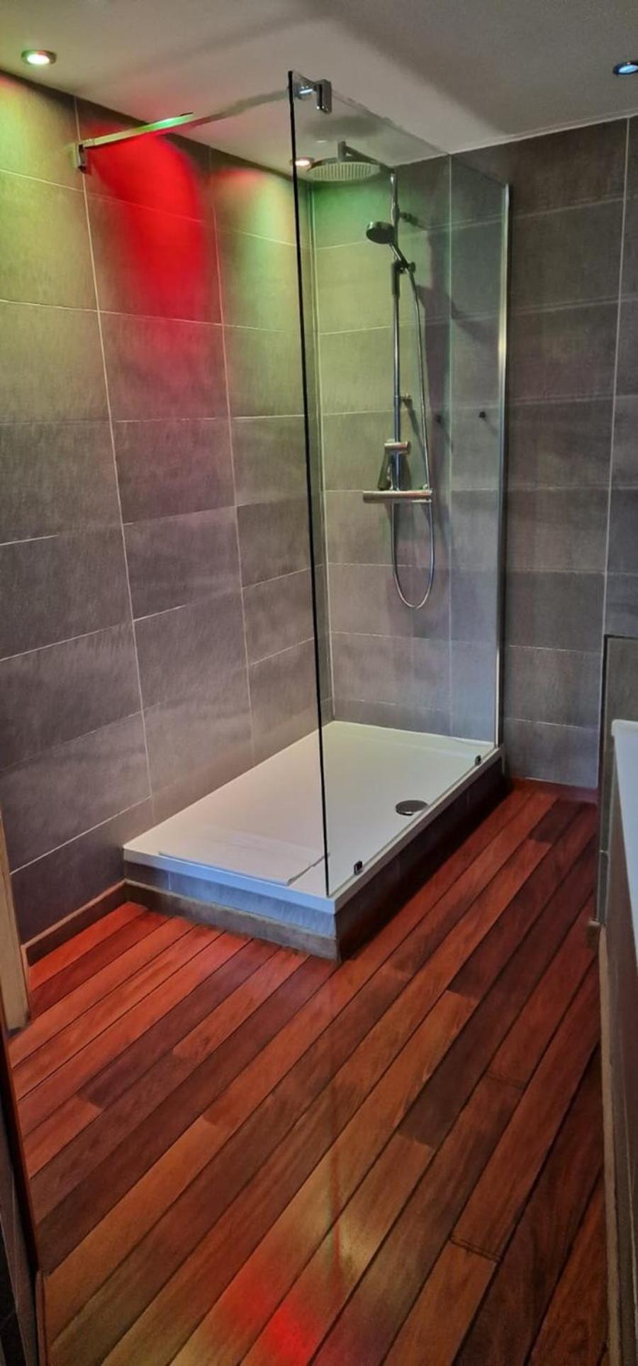 Double Room with Spa Bath - Photo 10