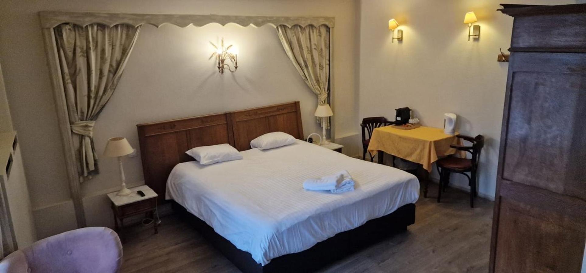 Double Room with Spa Bath - Photo 6