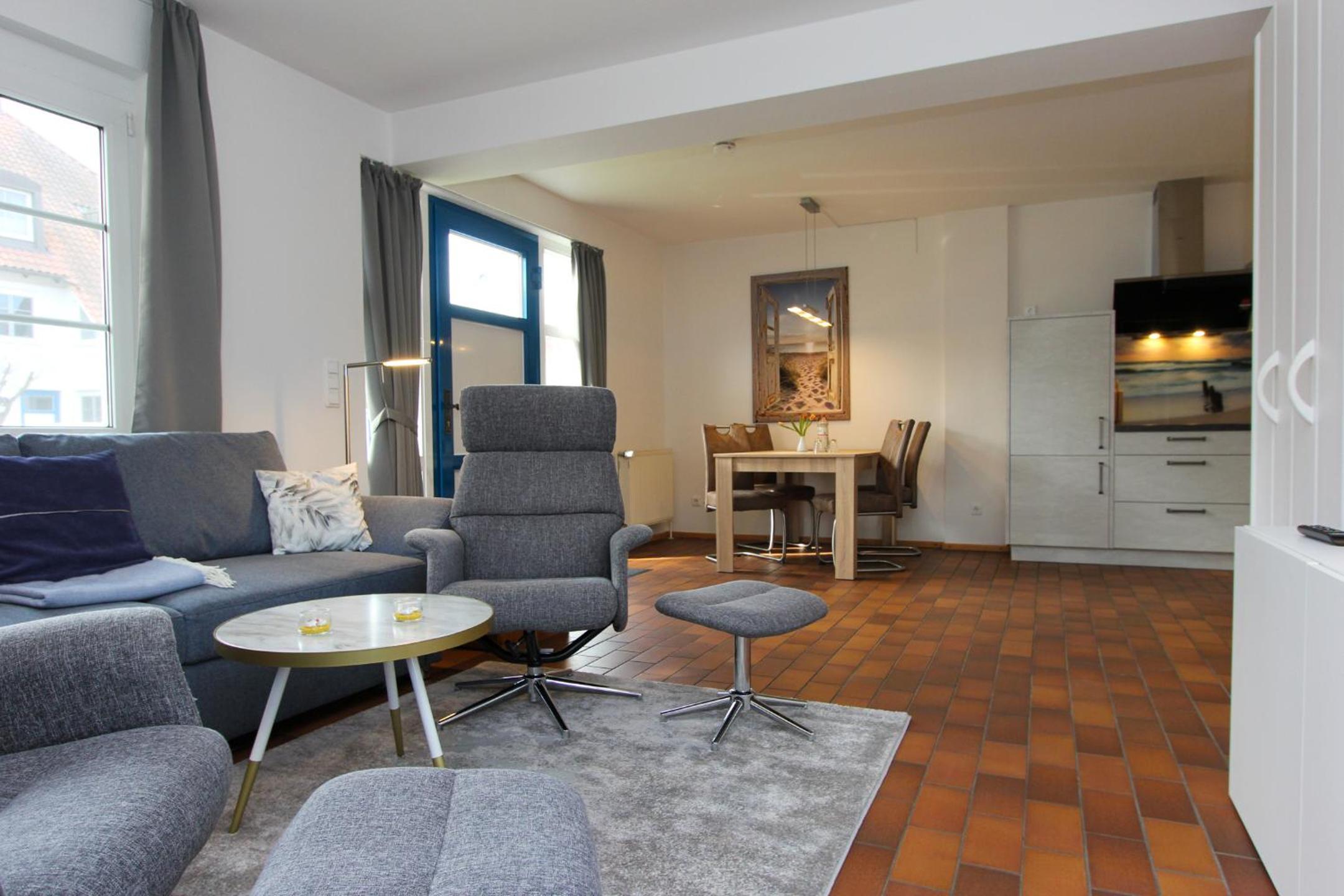 Apartment with Terrace photo 2