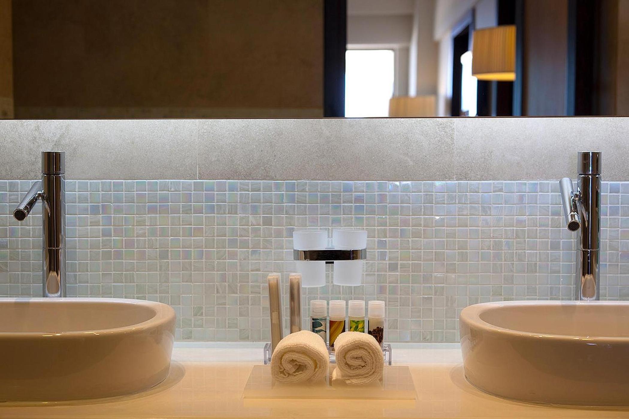 Elite Club Suite with Sea View (2 Adults + 1 Child) - Photo 5