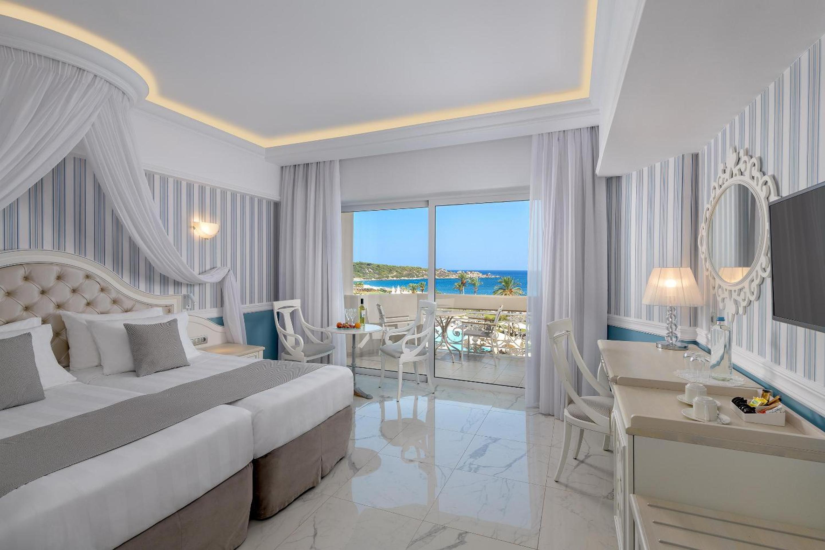 Superior Deluxe Twin Room With Sea View (2 Adults + 1 Child) photo 3