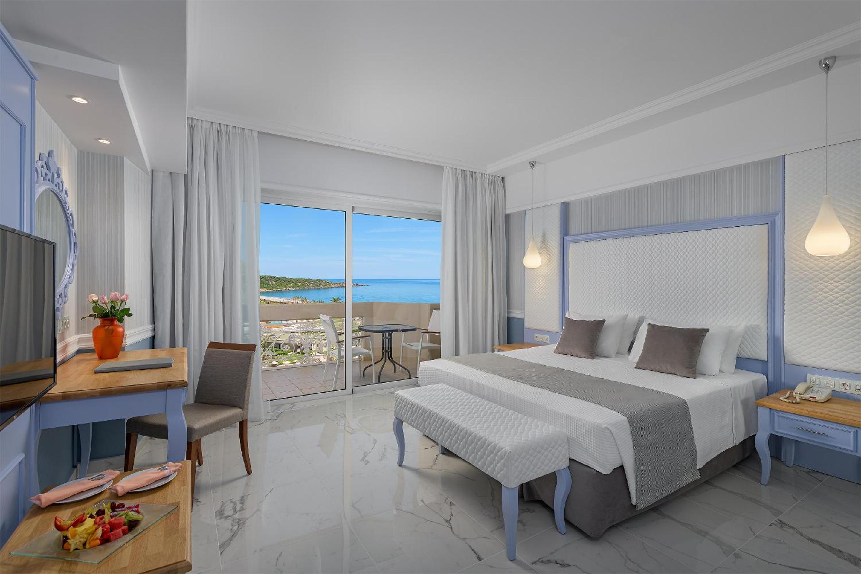 Junior Suite with Sea View photo 1