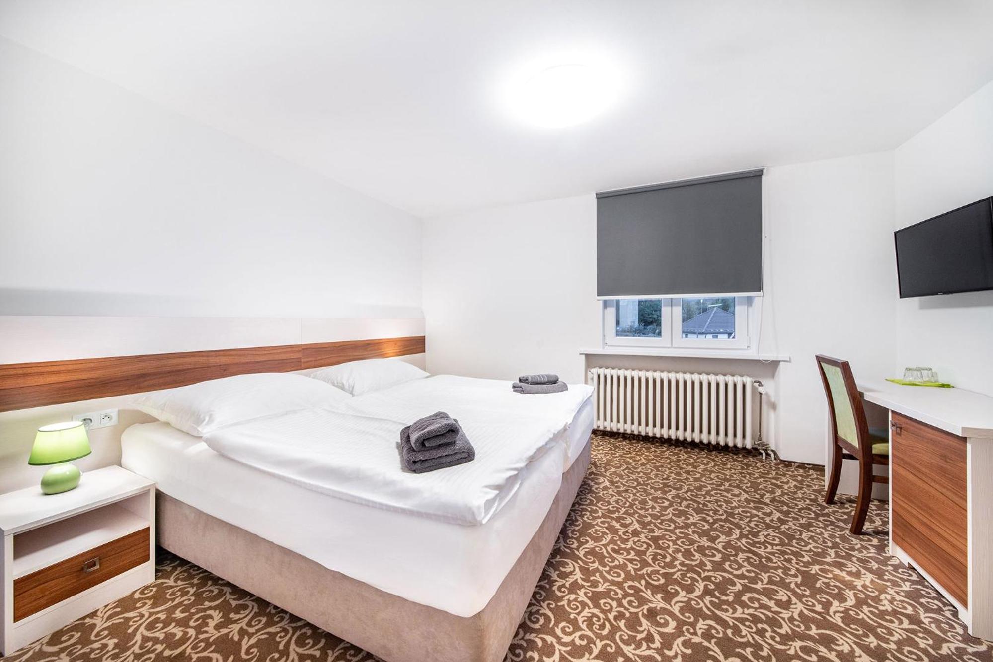 Double Room with Private Bathroom - Photo 3