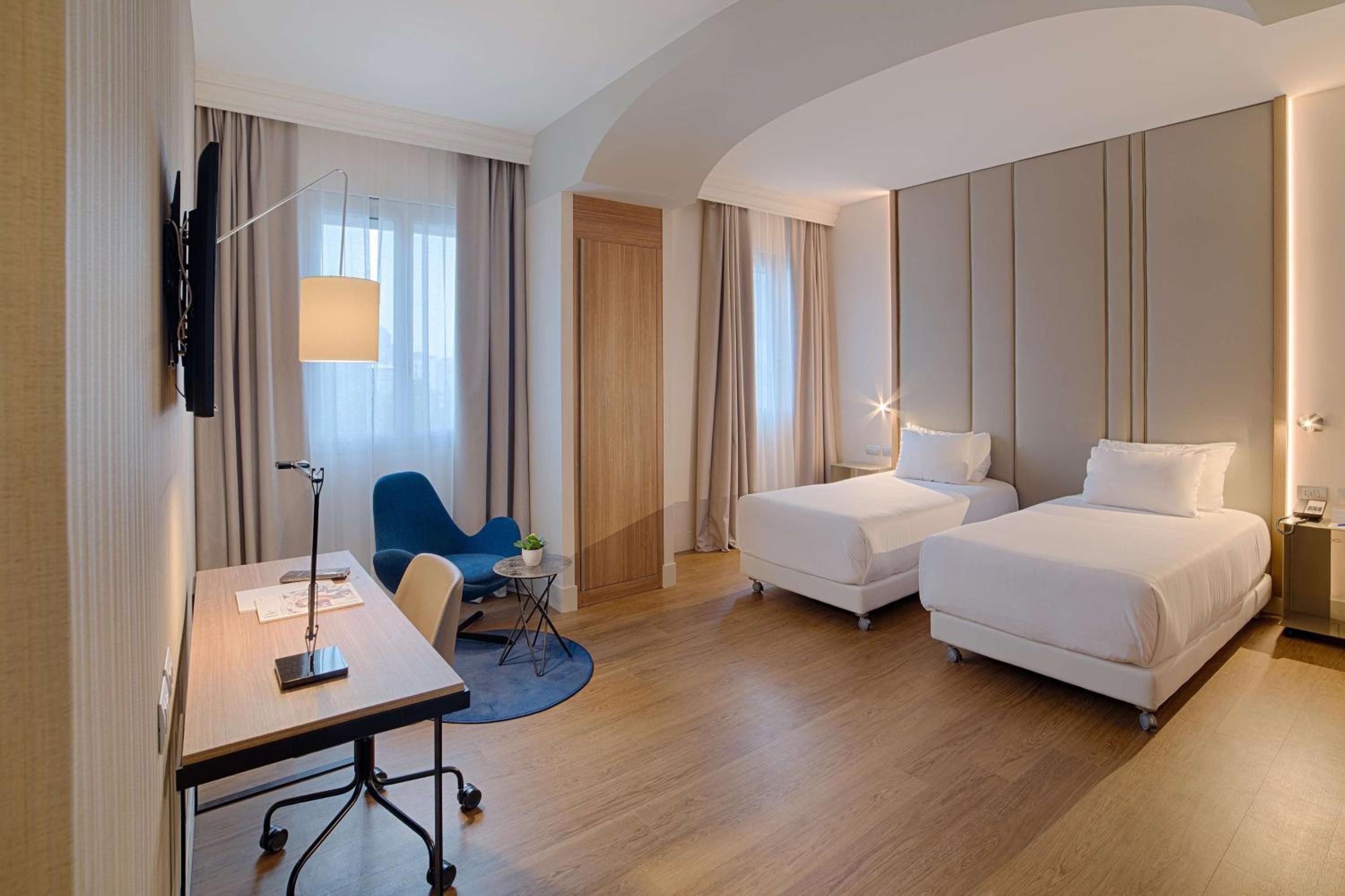 Deluxe Double or Twin Room - Photo 3