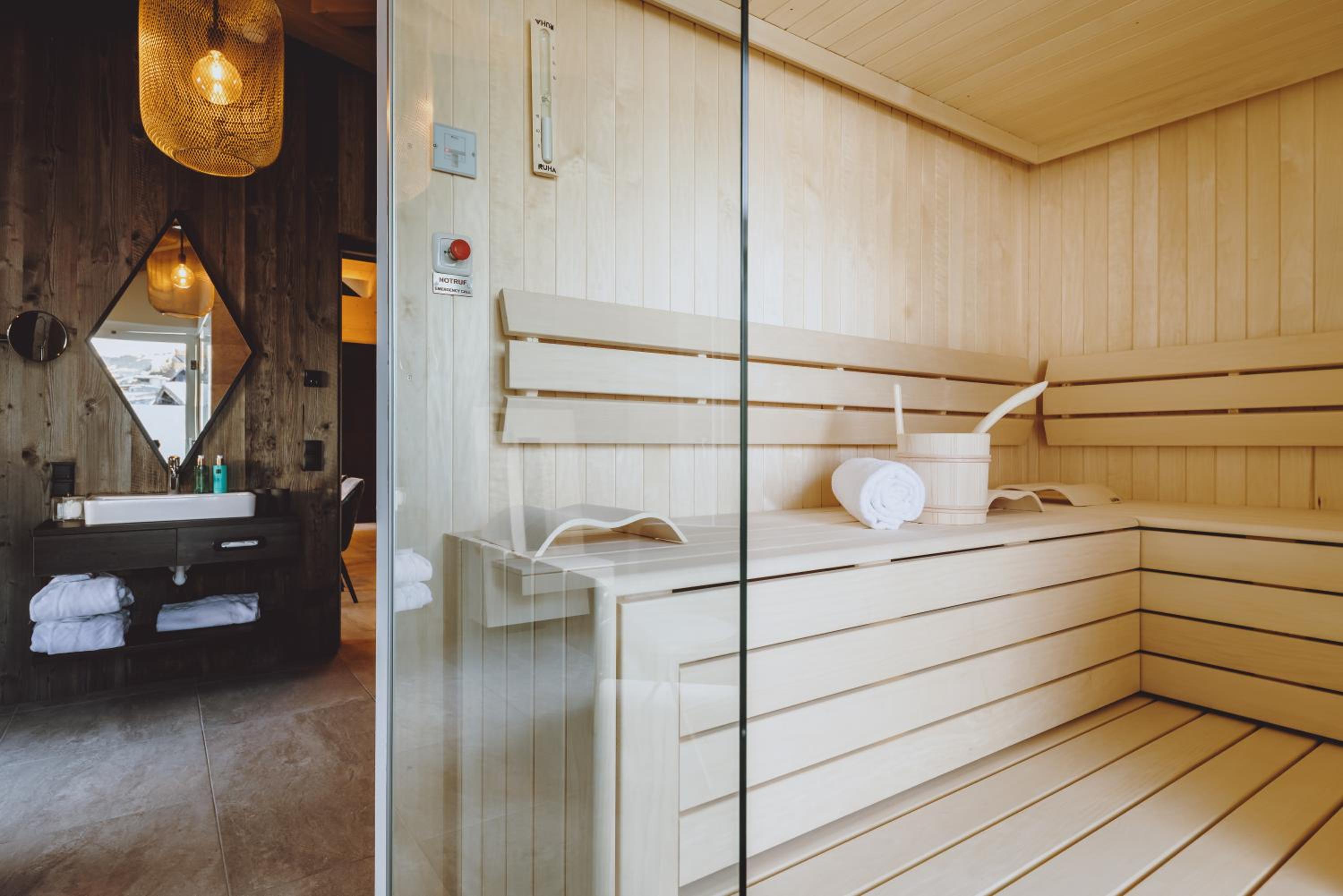 Deluxe Penthouse with Private Sauna and 2 bedrooms - Photo 2