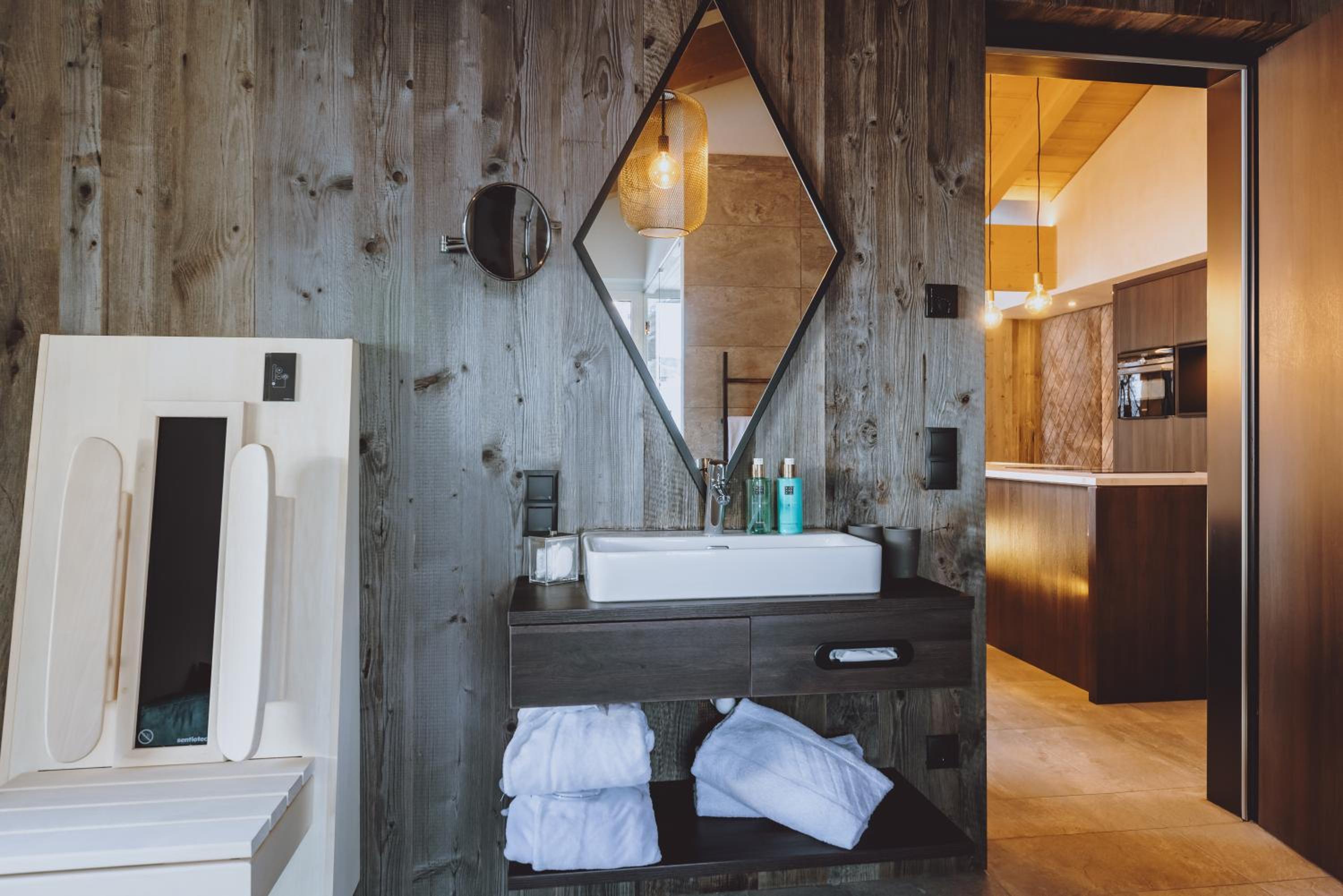 Deluxe Penthouse with Private Sauna and 2 bedrooms - Photo 5