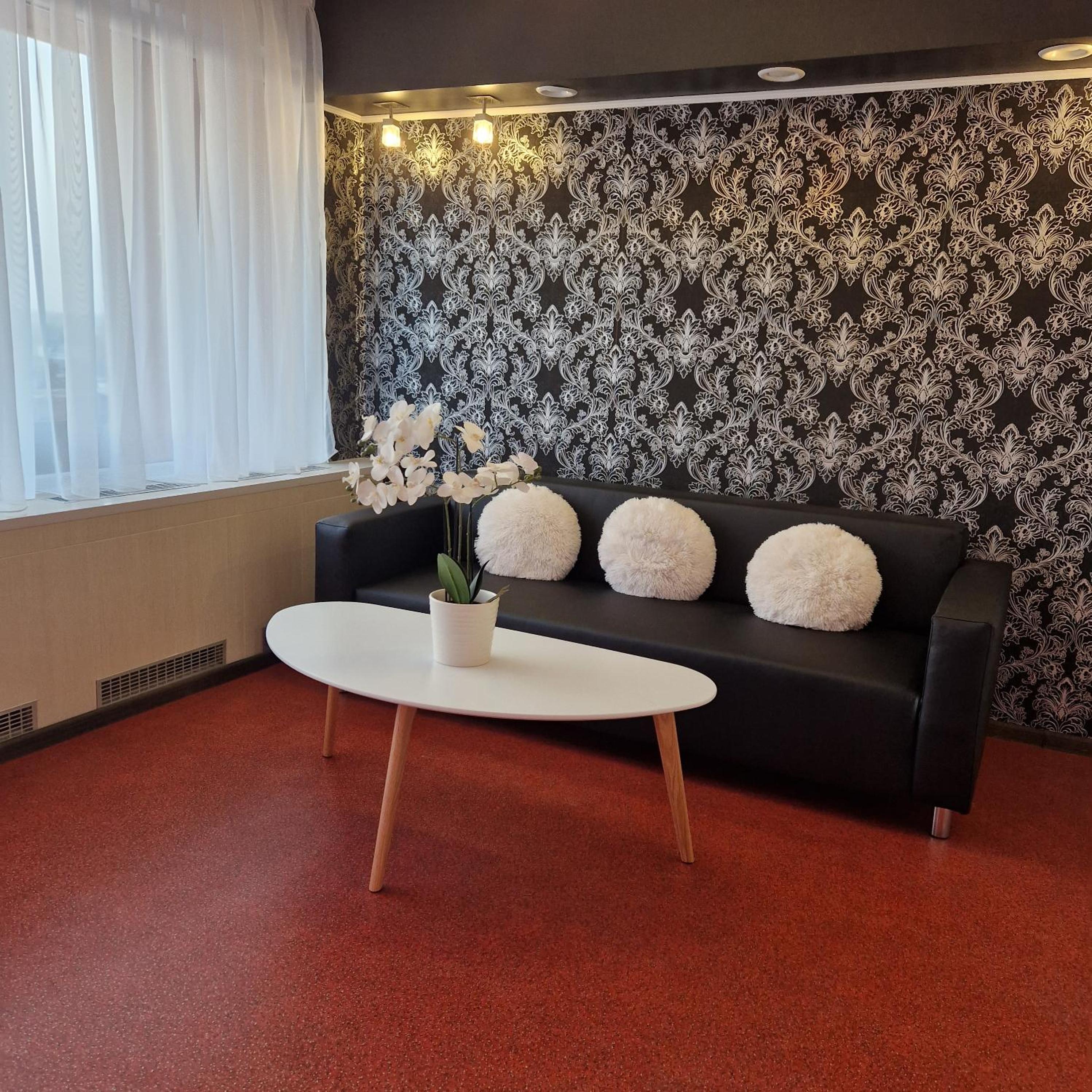 Deluxe Double Room with Balcony - Photo 6