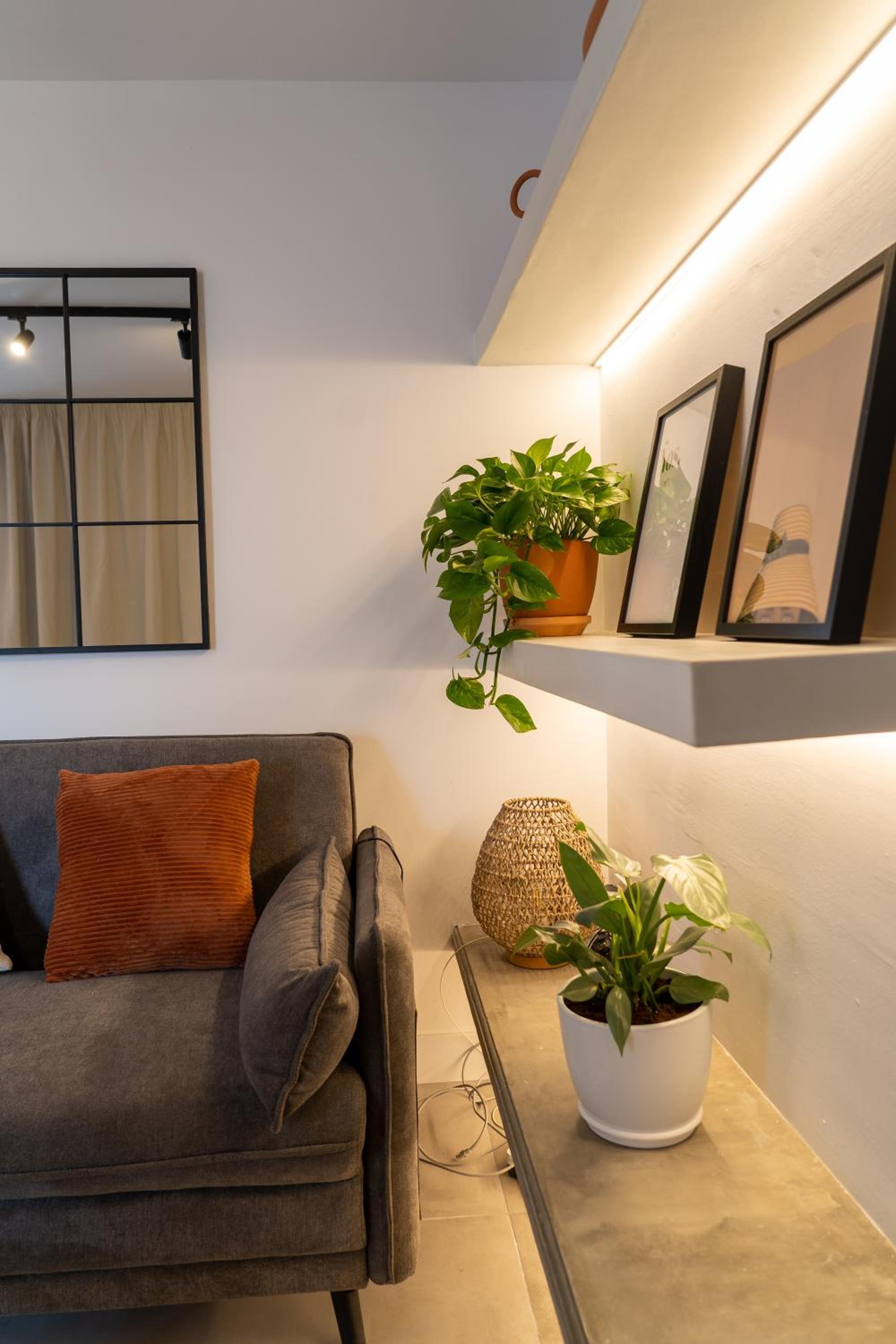 One-Bedroom Apartment photo 3