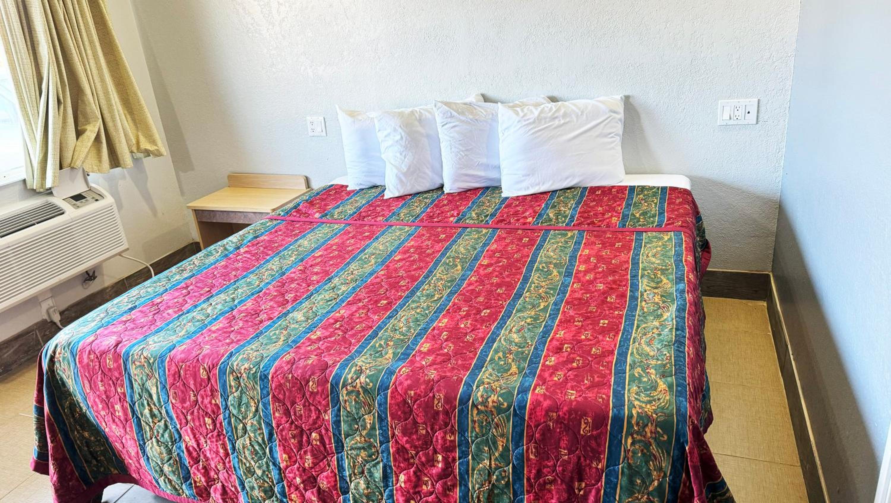 King Bed Accessible Non-Smoking photo 1
