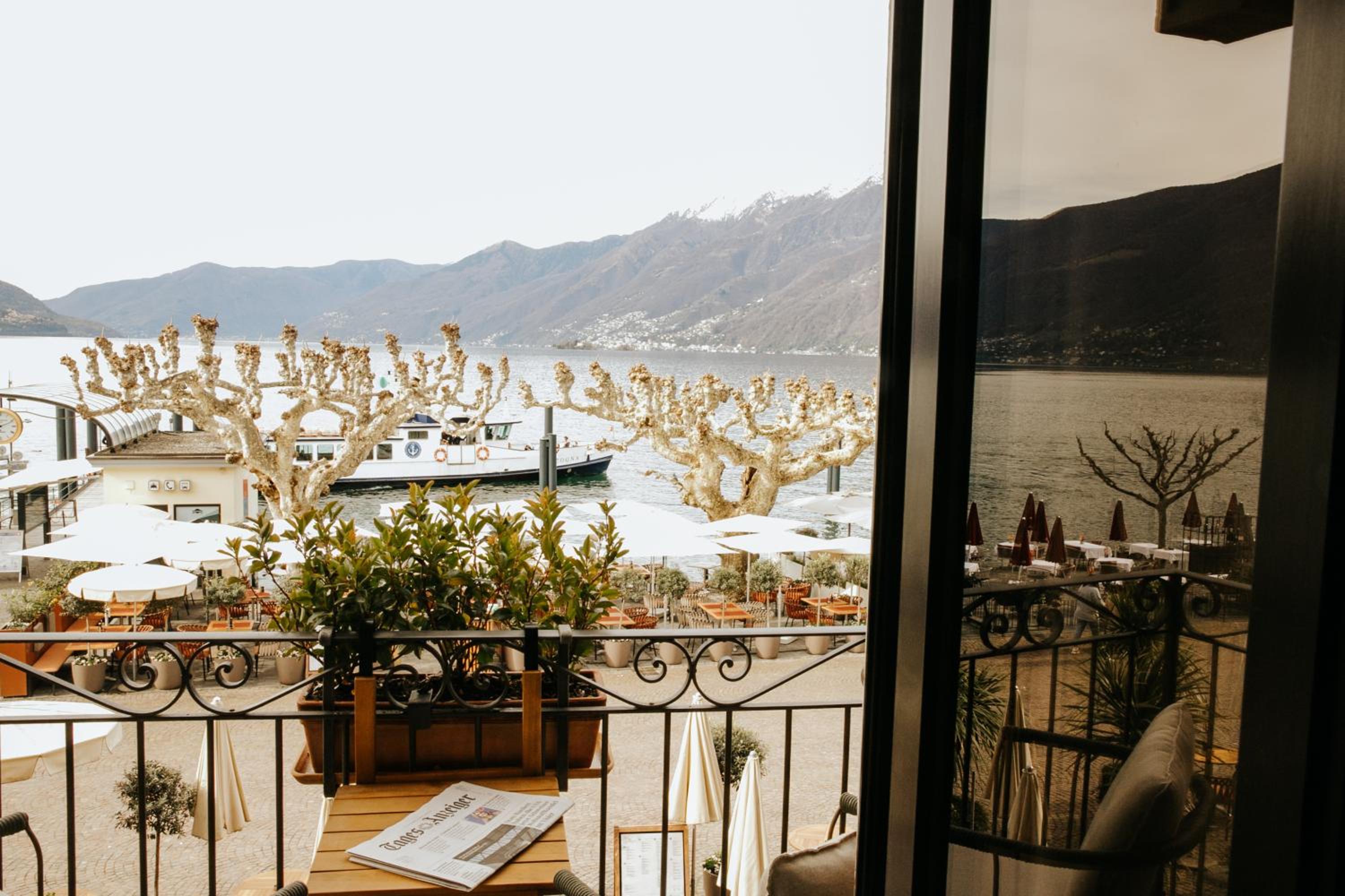 Twin Room with Lake View and Balcony - Photo 9