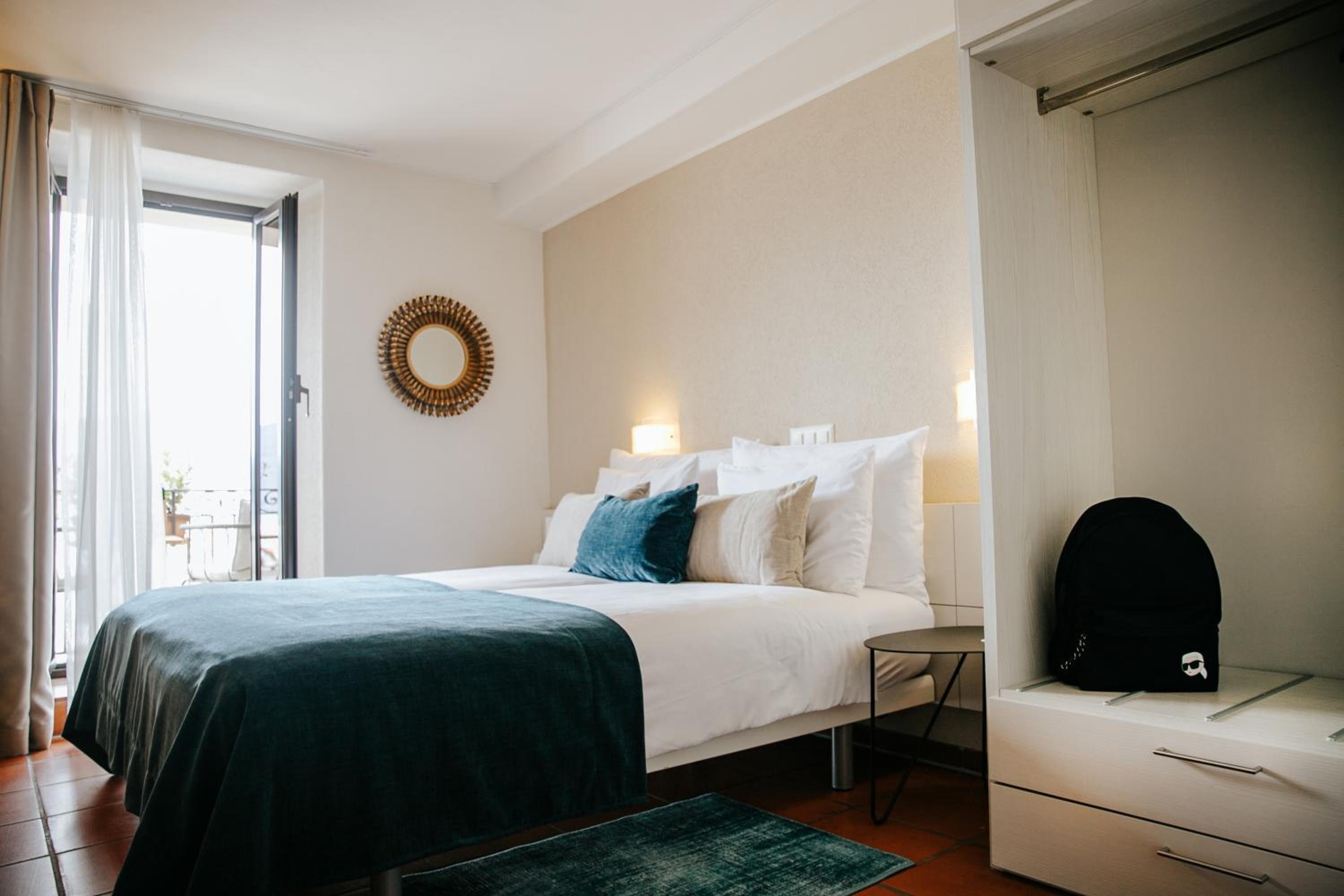 Twin Room with Lake View and Balcony - Photo 15