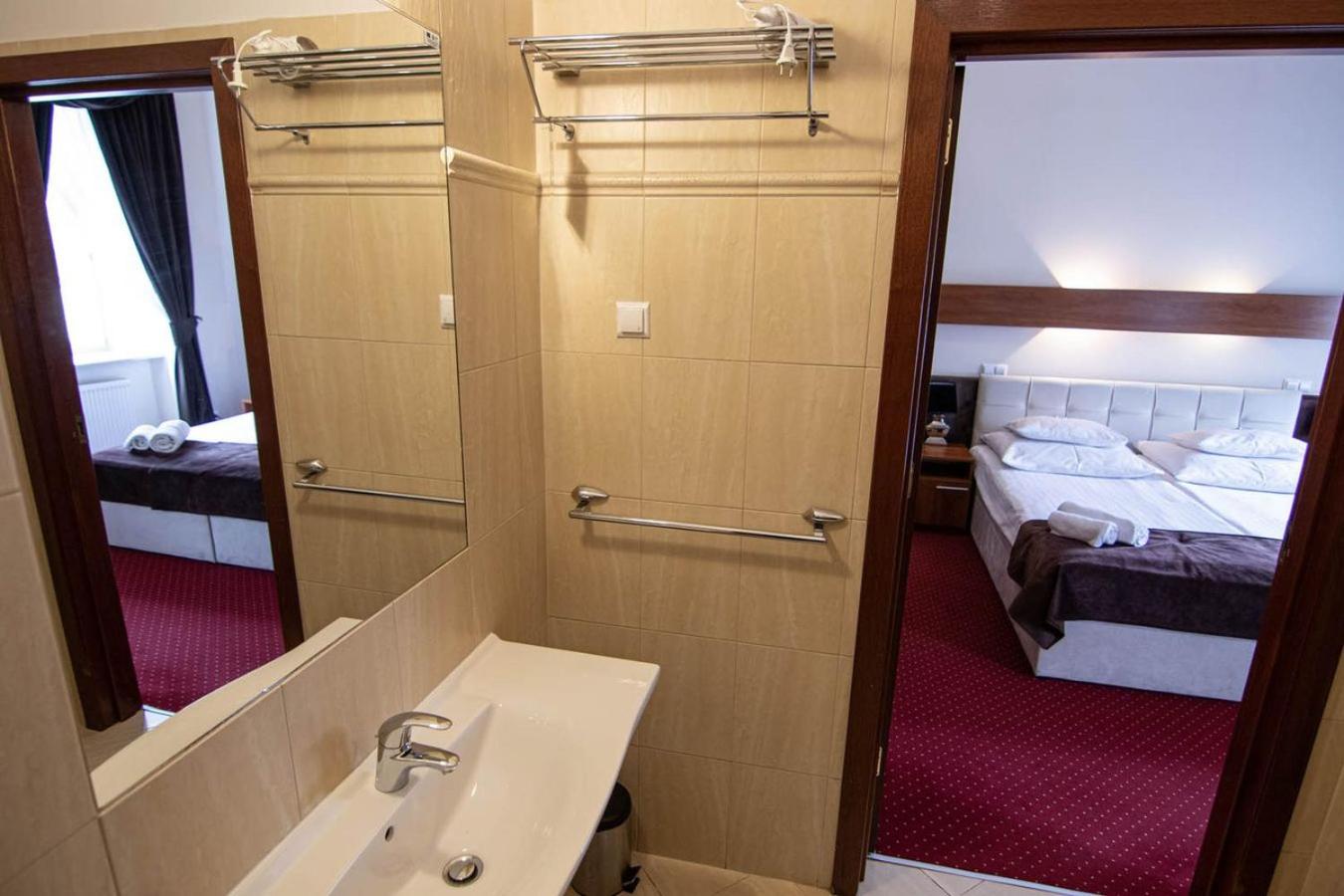 Double or Twin Room - Photo 33