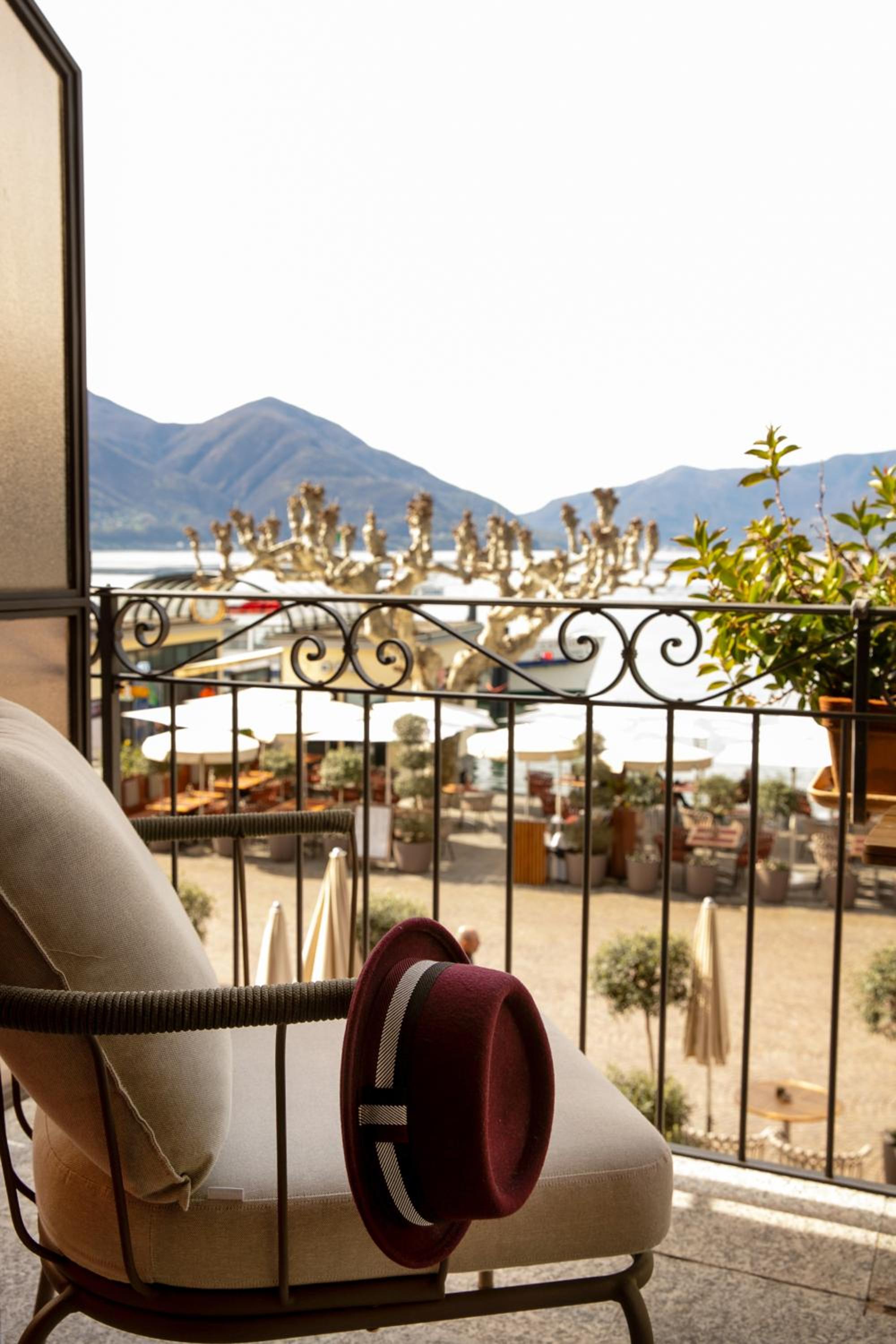 Twin Room with Lake View and Balcony - Photo 14
