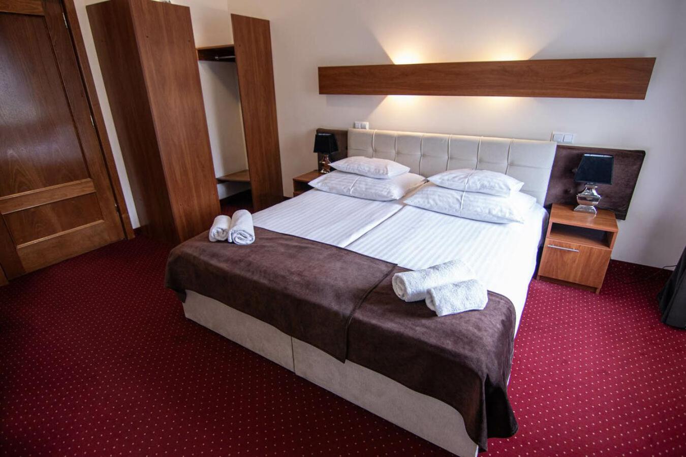 Double or Twin Room - Photo 4