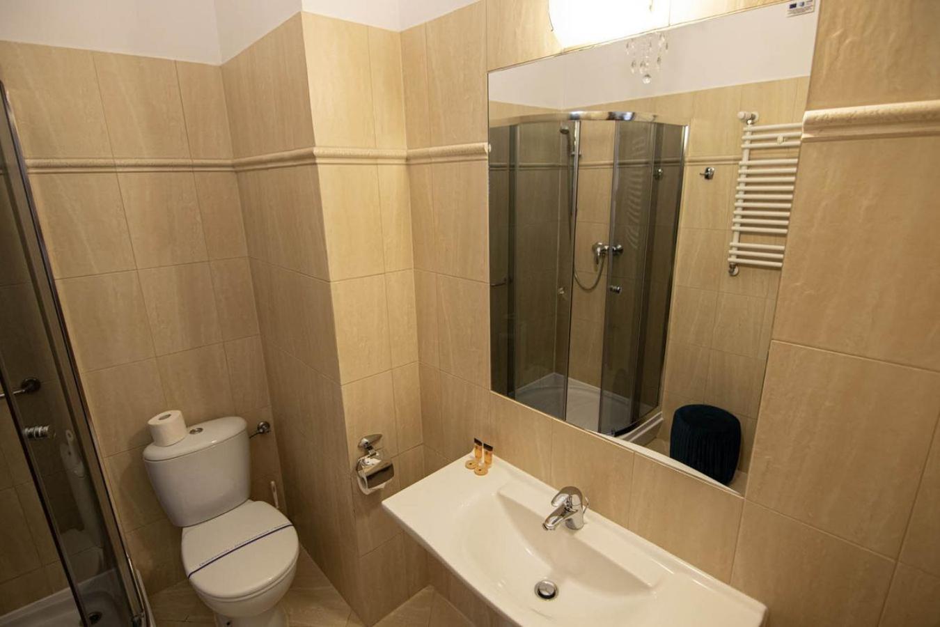 Double or Twin Room - Photo 8
