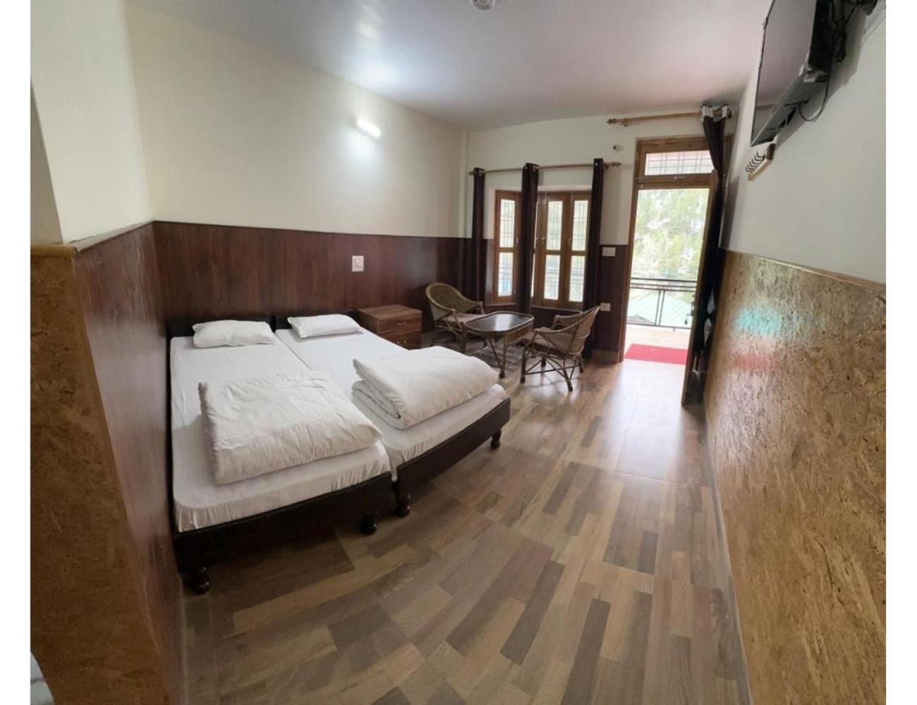 Double Room - Photo 5