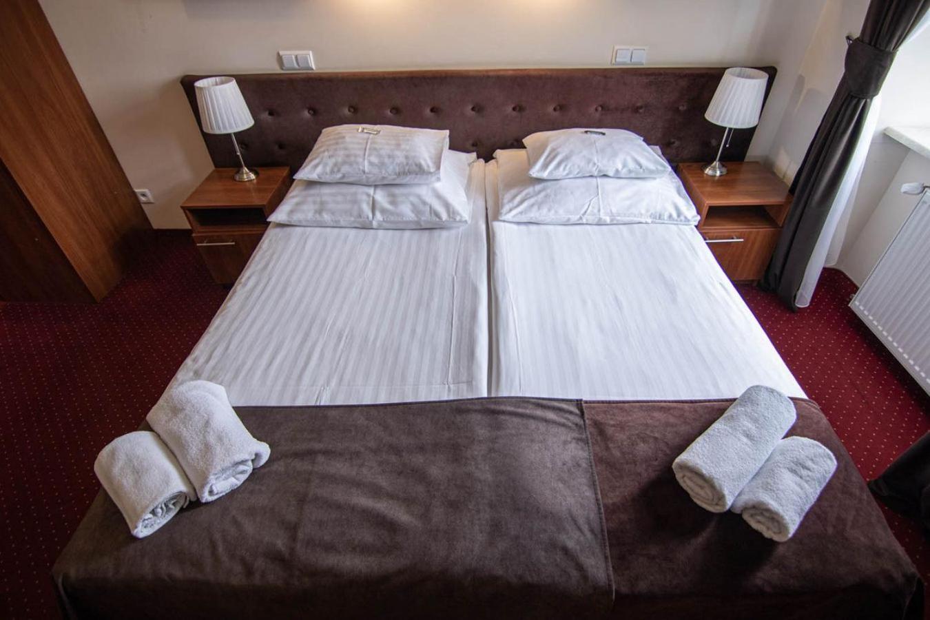Double or Twin Room - Photo 11