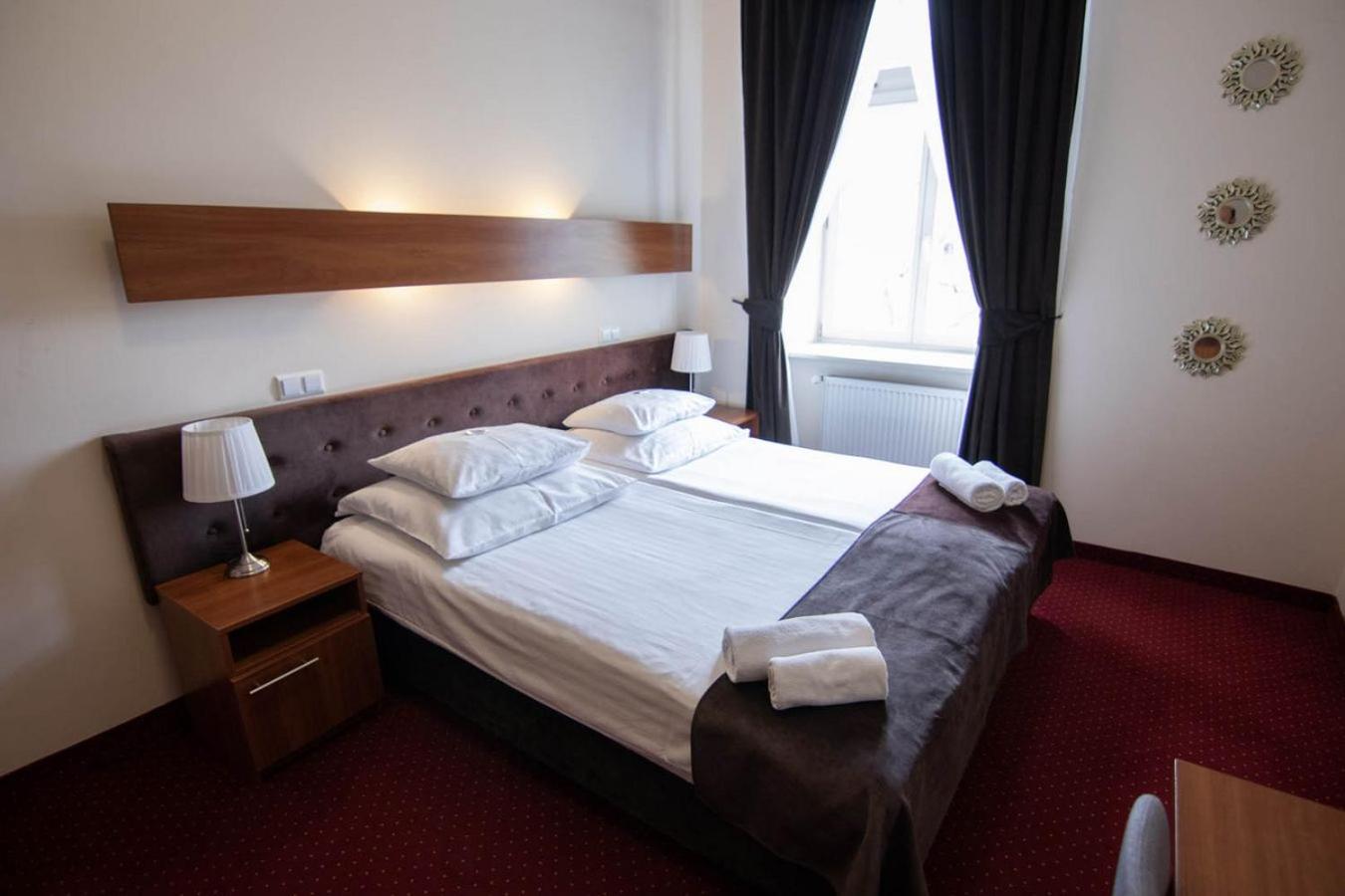 Double or Twin Room - Photo 15