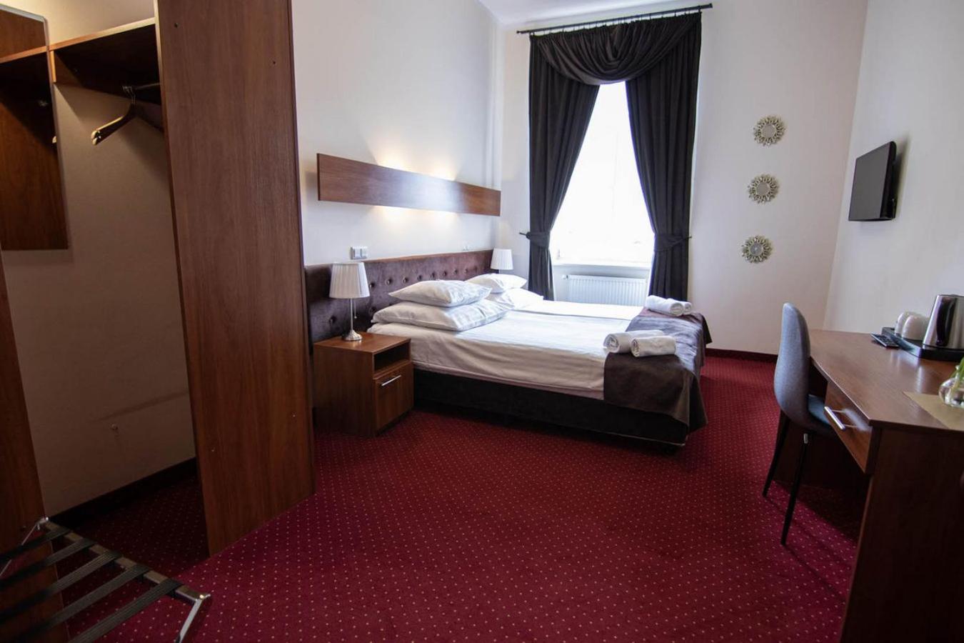 Double or Twin Room - Photo 14