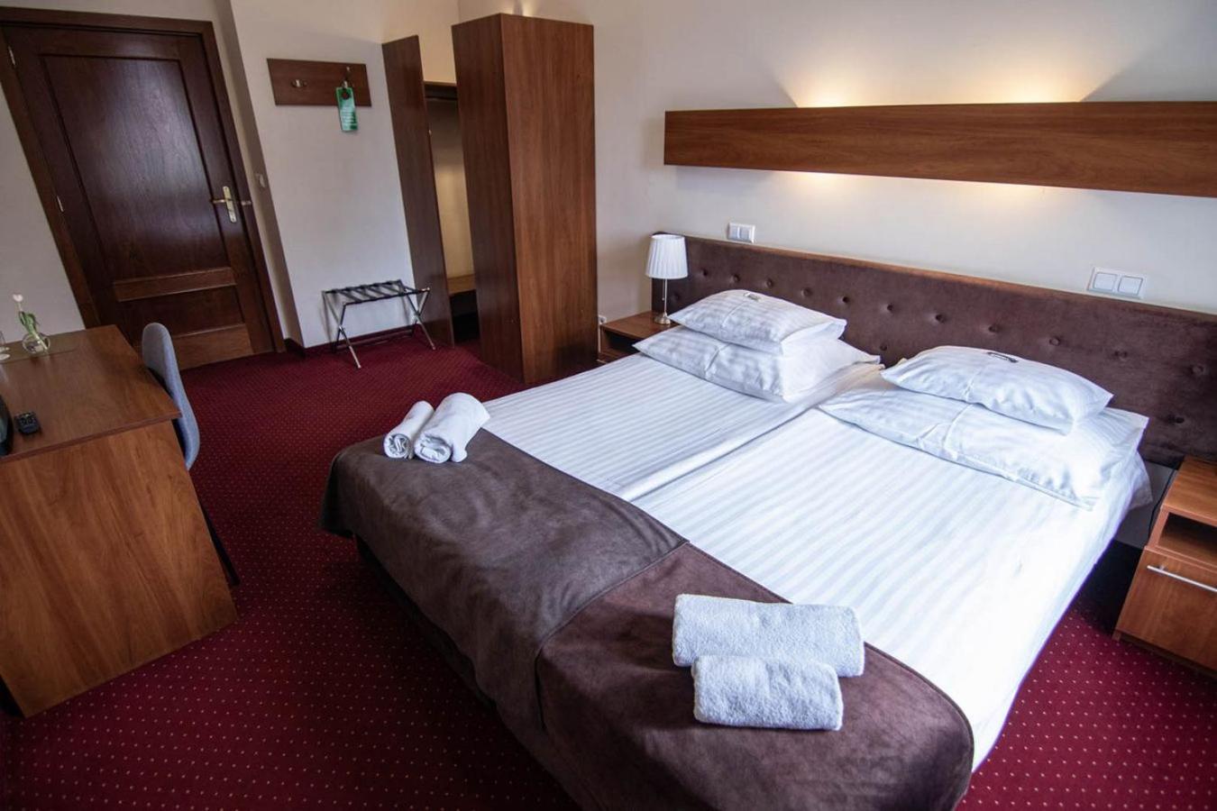 Double or Twin Room - Photo 7