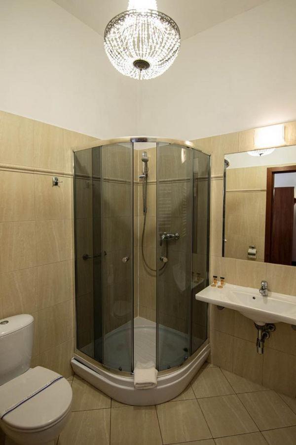 Double or Twin Room - Photo 16