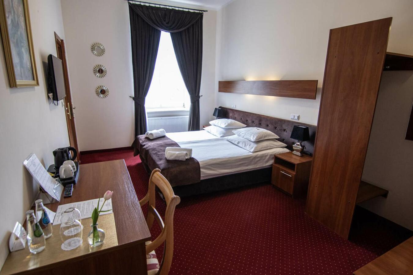 Double or Twin Room - Photo 20