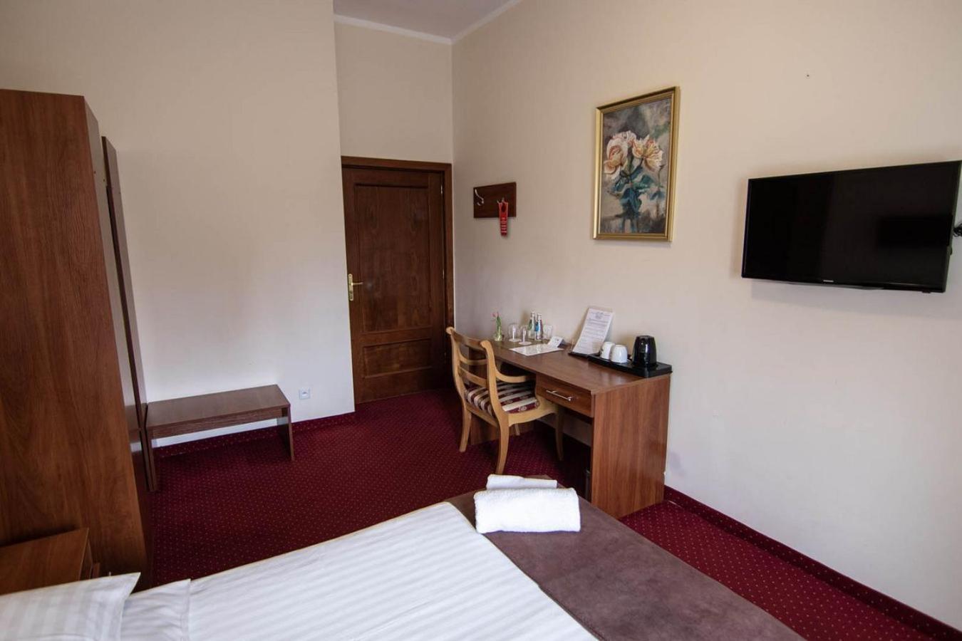 Double or Twin Room - Photo 30