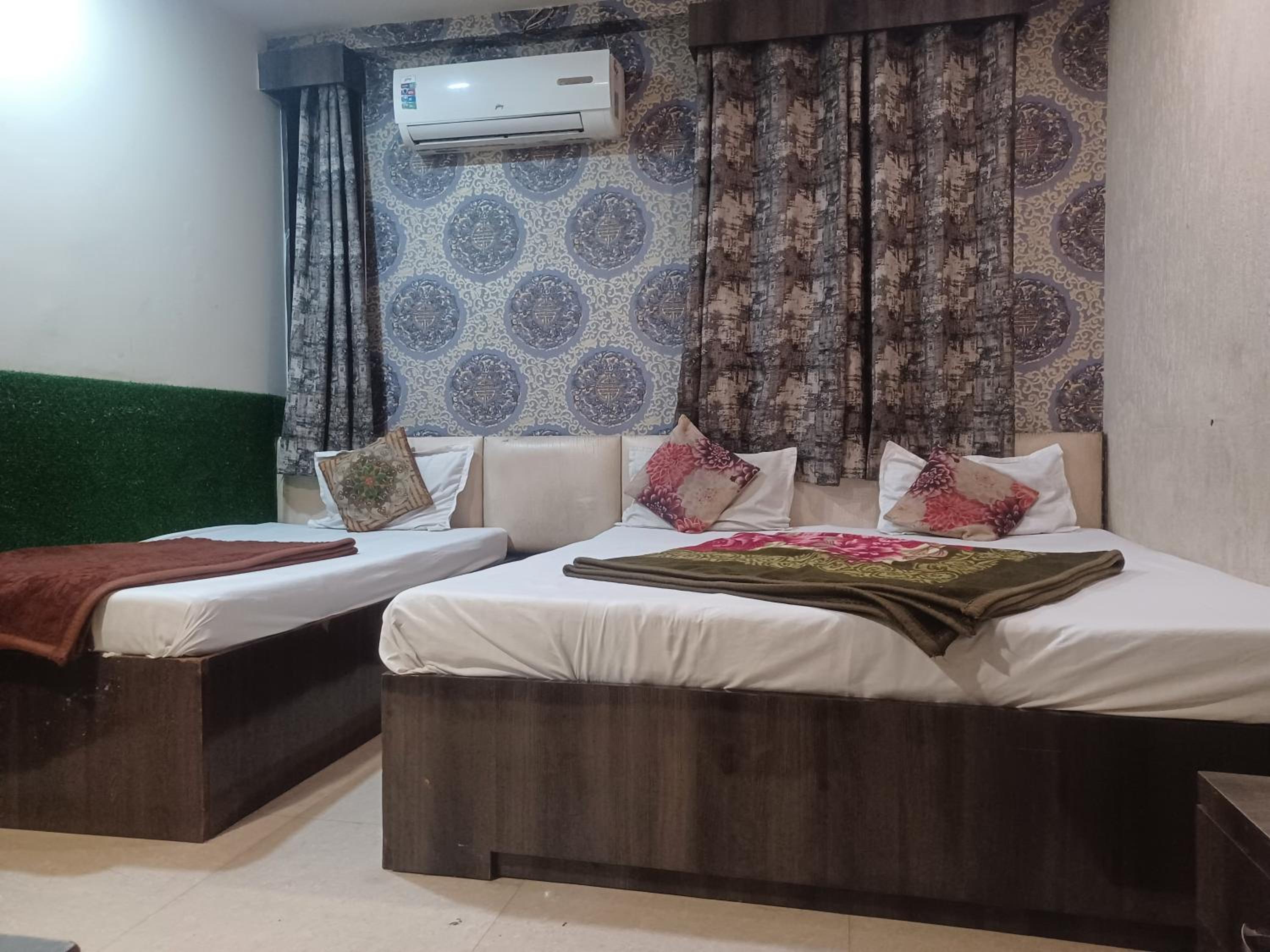 Quadruple Room With Private Bathroom photo 1