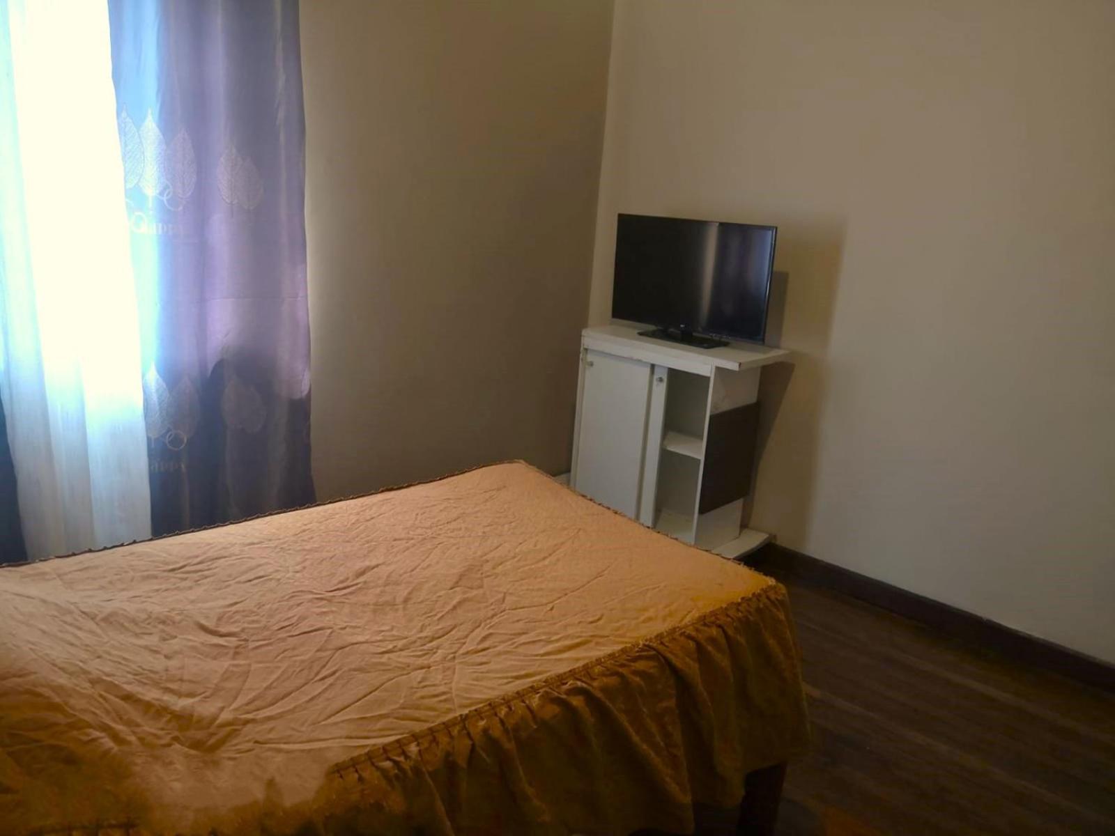 Single Room with Shared Bathroom photo 3