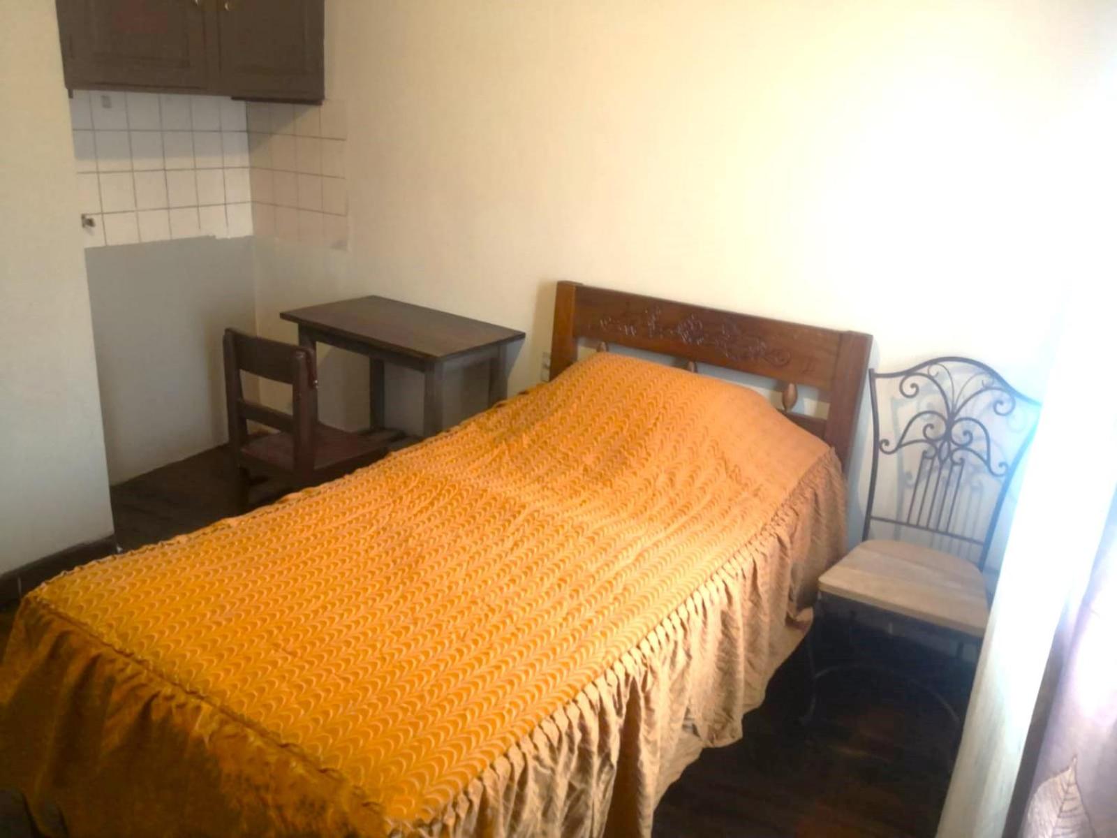 Single Room with Shared Bathroom photo 1