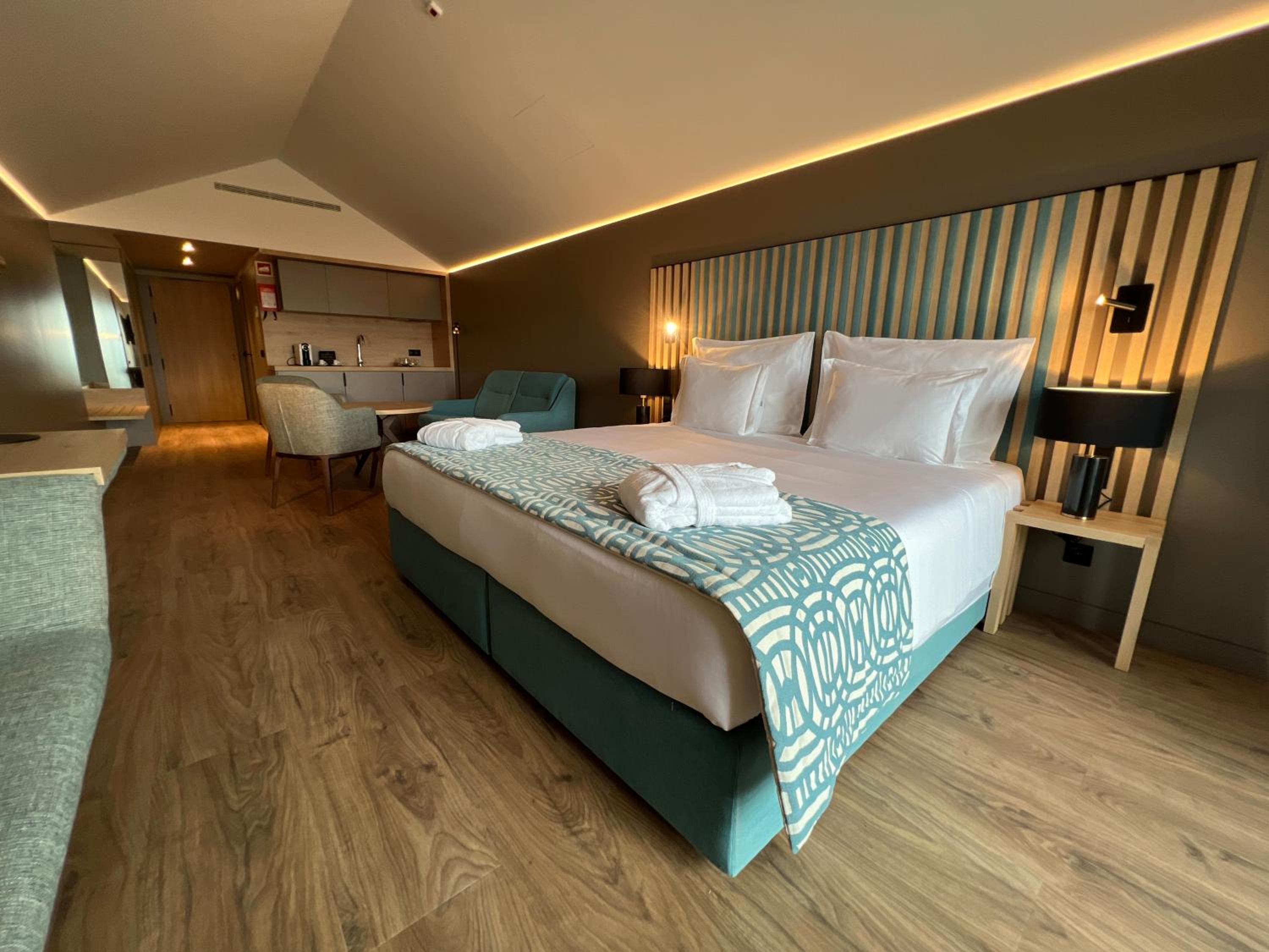 Deluxe Double or Twin Room photo 3