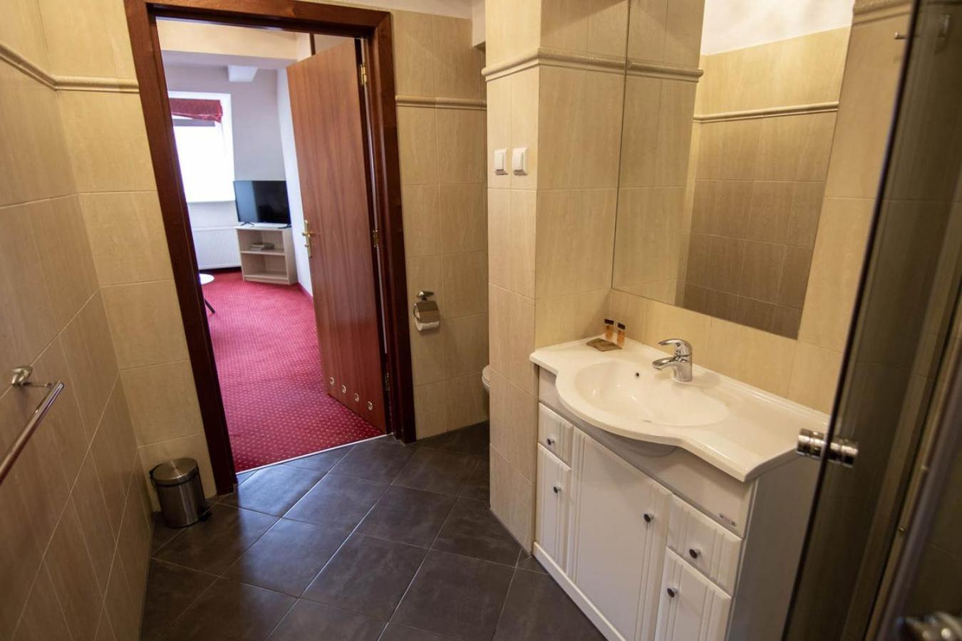 Suite - Photo 2
